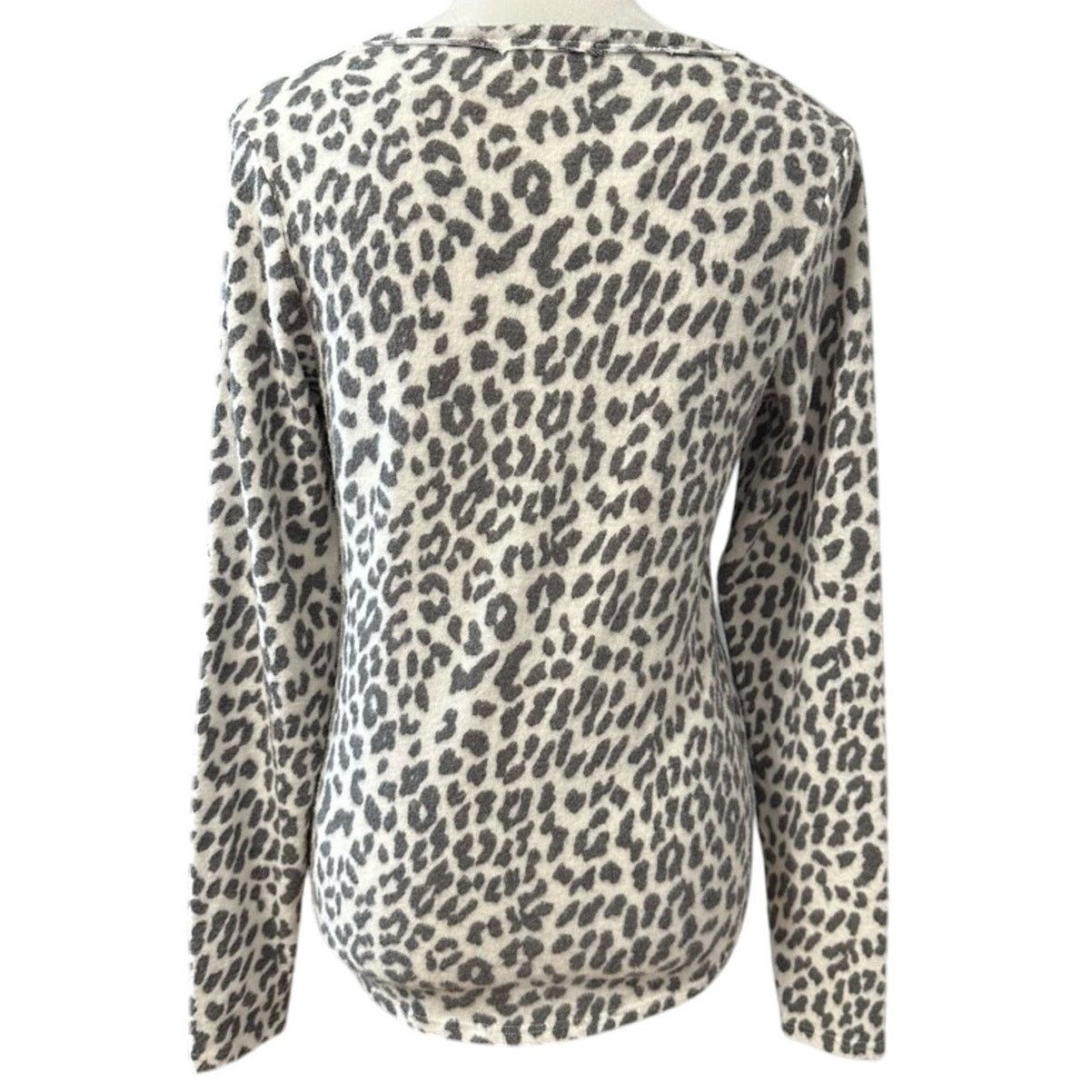 Other Socialite Fuzzy Sweater White Leopard Print Long Sleeve SNew Size S / US 4 / IT 40 - 4 Thumbnail