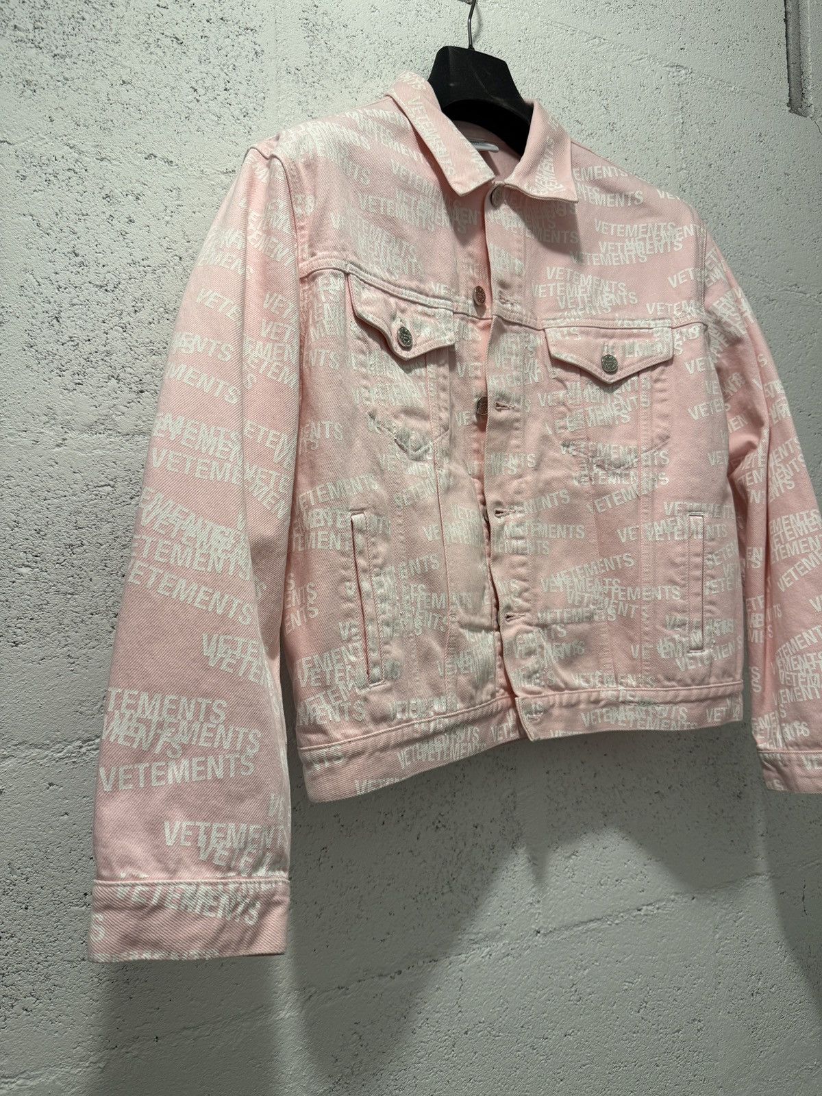 Vetements *RARE* VETEMENTS GVASALIA STAMP AOP DENIM JACKET Size US M / EU 48-50 / 2 - 4 Thumbnail