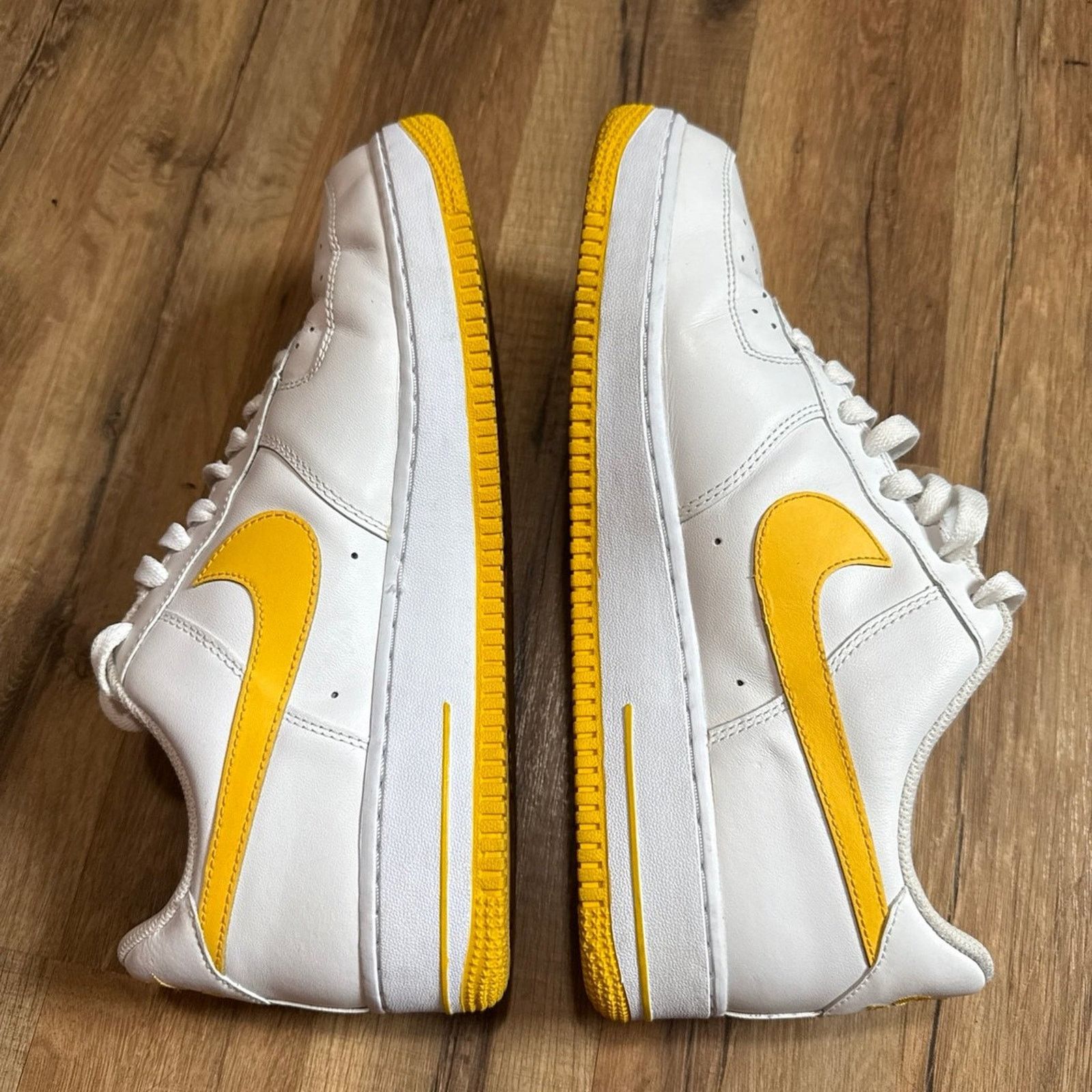 Nike 2009 Nike Air Force 1 White varsity Maize Size US 10.5 / EU 43-44 - 3 Thumbnail
