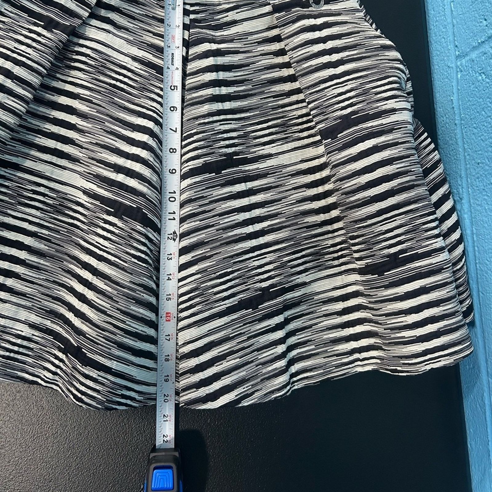 Iceberg ICE Iceberg Skirt Black White Cotton Pockets NWT 46/10 Size 32" / US 10 / IT 46 - 9 Thumbnail