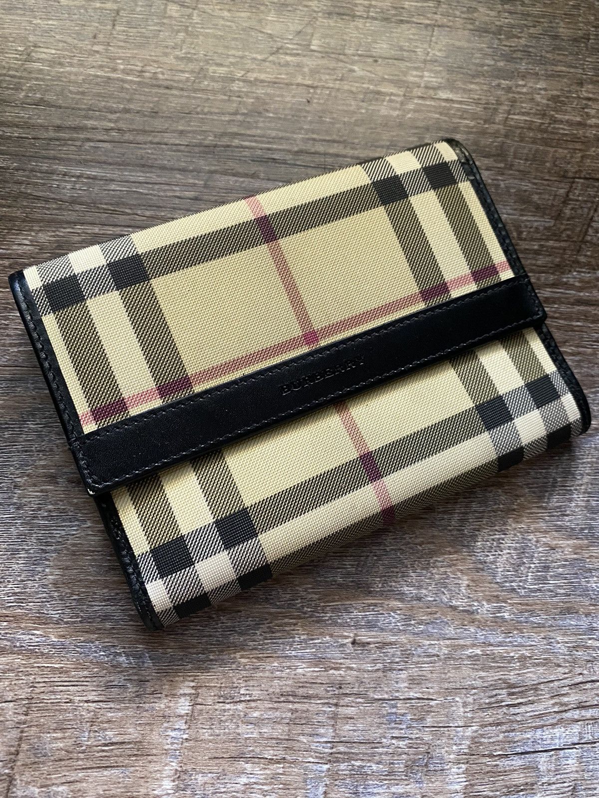 Burberry Nova Check Wallet store