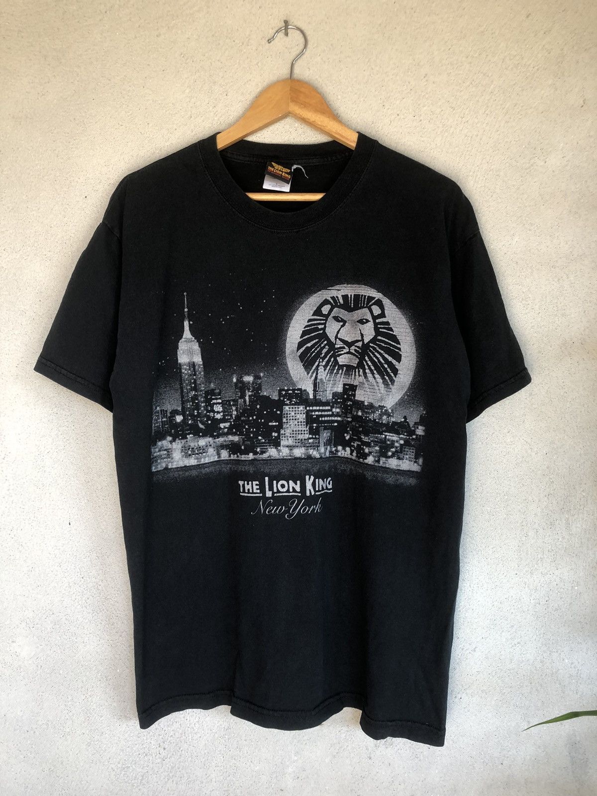 Vintage Vintage Y2K Disney The Lion King New York Movie Tee Size US L / EU 52-54 / 3 - 1 Thumbnail