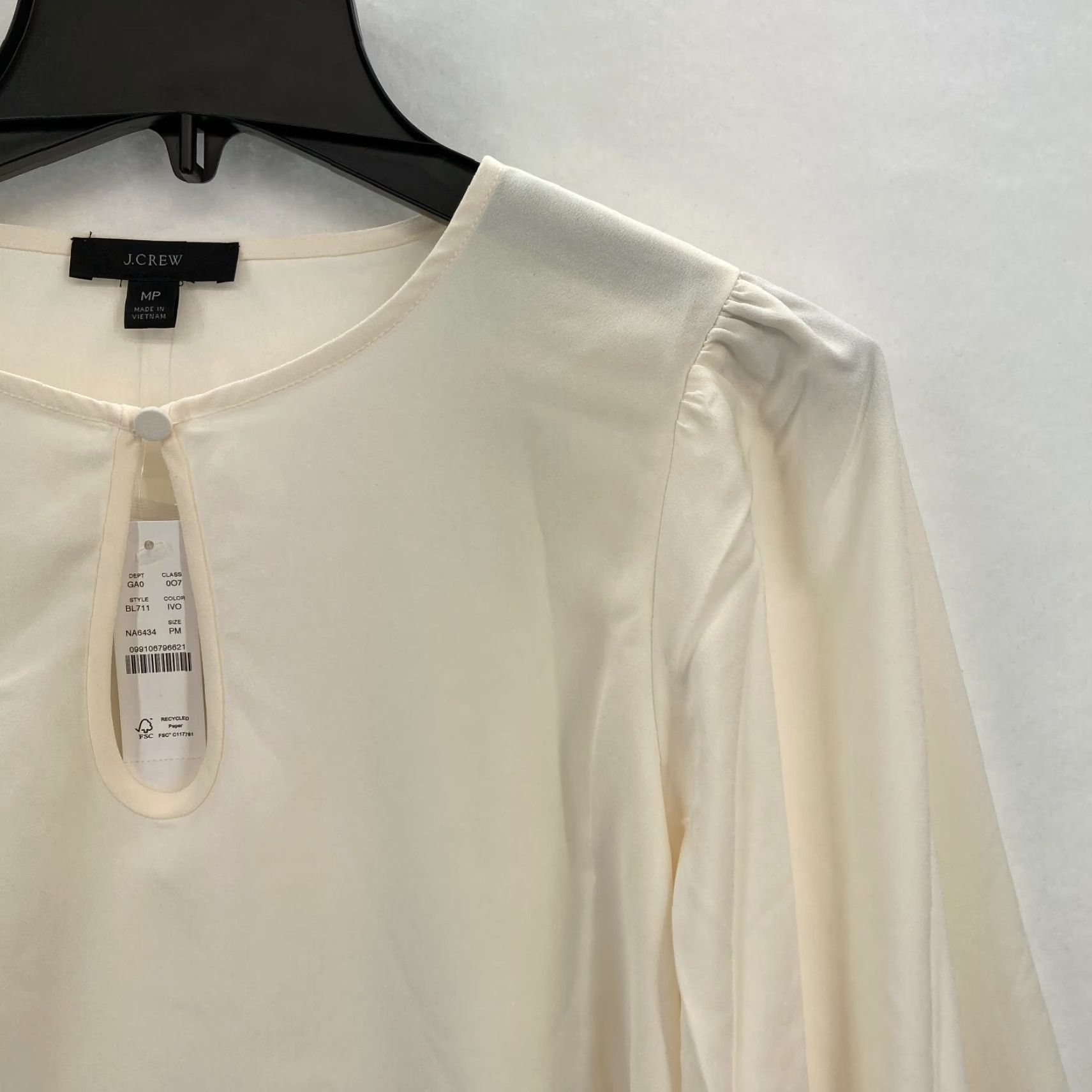 J.Crew **J.Crew Ivory Women's Petite Puff Sleeve Satin Crepe Top** User: J.Crew Ivory Women's Petite Puff Sleeve Satin Crepe Top Size M / US 6-8 / IT 42-44 - 3 Thumbnail