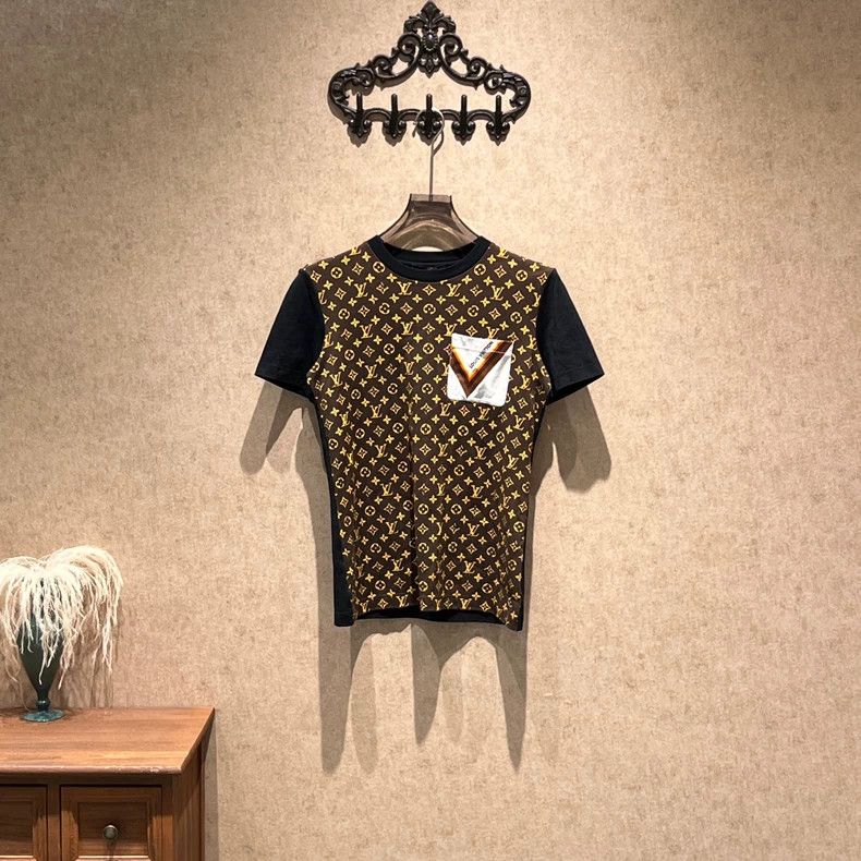 Louis Vuitton Louis Vuitton Brown slogan full print short sleeve Size M / US 6-8 / IT 42-44 - 1 Thumbnail