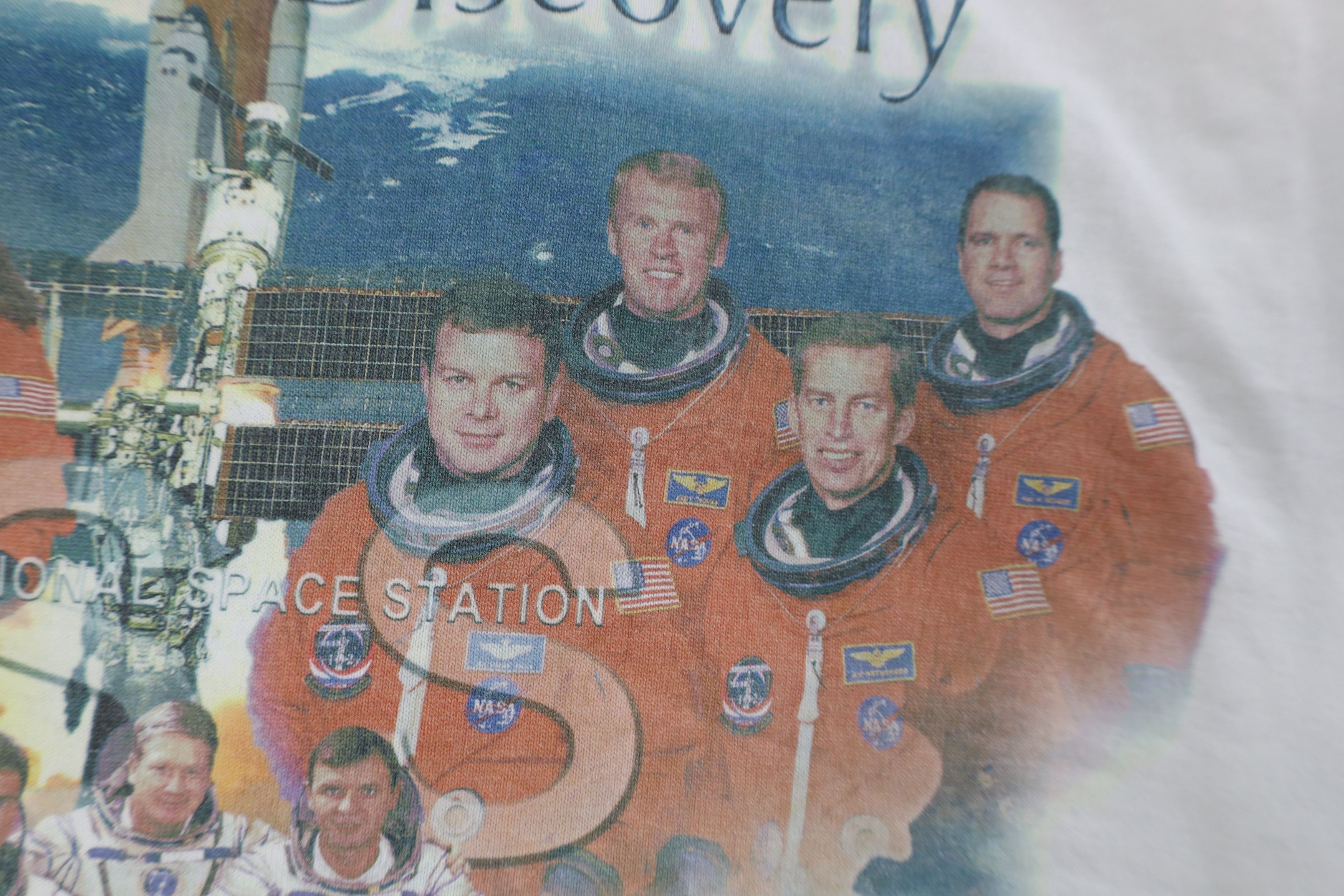 Vintage Vintage Y2K ISS STS-102 Discovery Short Sleeve T-Shirt Size US L / EU 52-54 / 3 - 8 Thumbnail