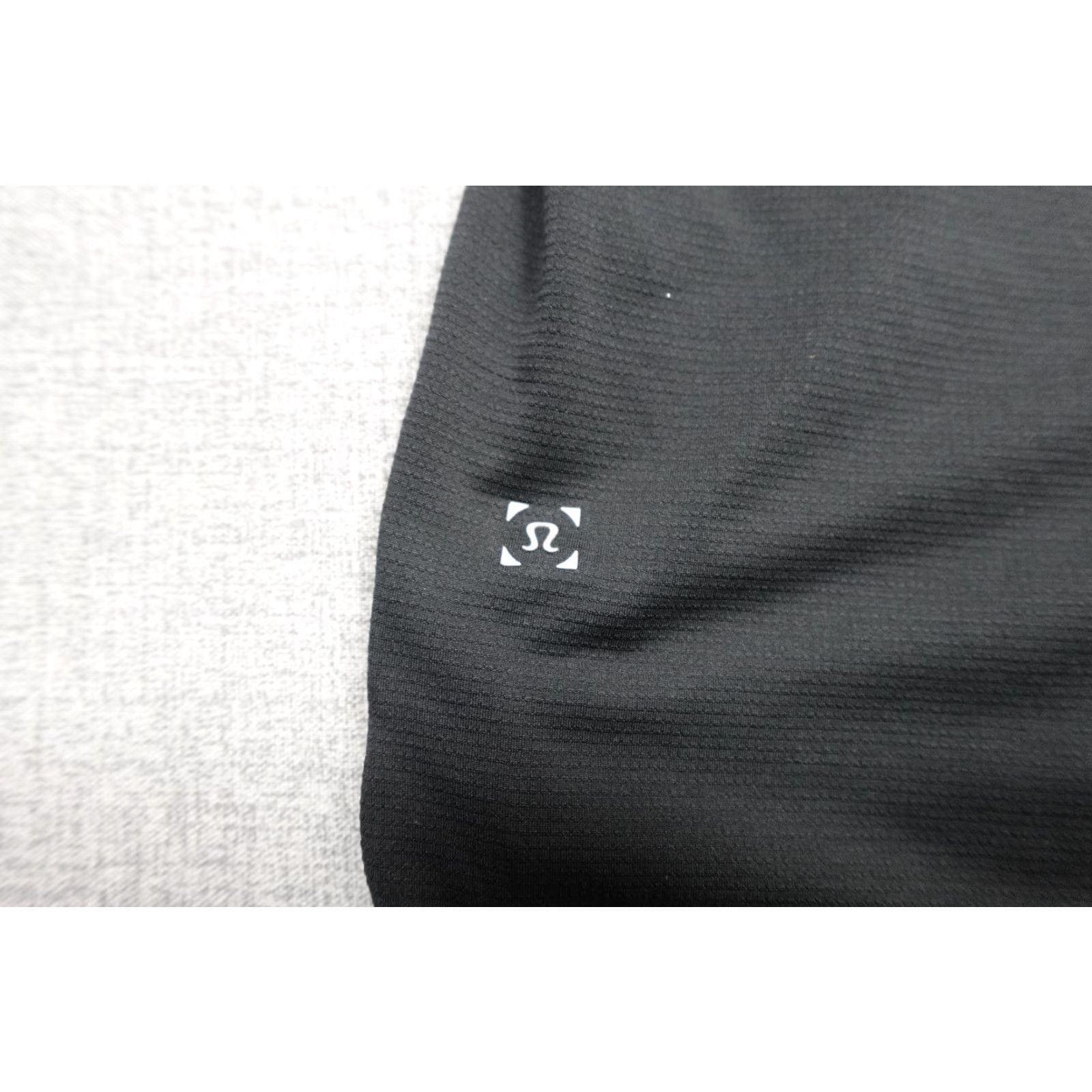 Lululemon Lululemon Shirt Mens M Black Short Sleeve Running Reflective Tee Athletic Size US M / EU 48-50 / 2 - 5 Thumbnail