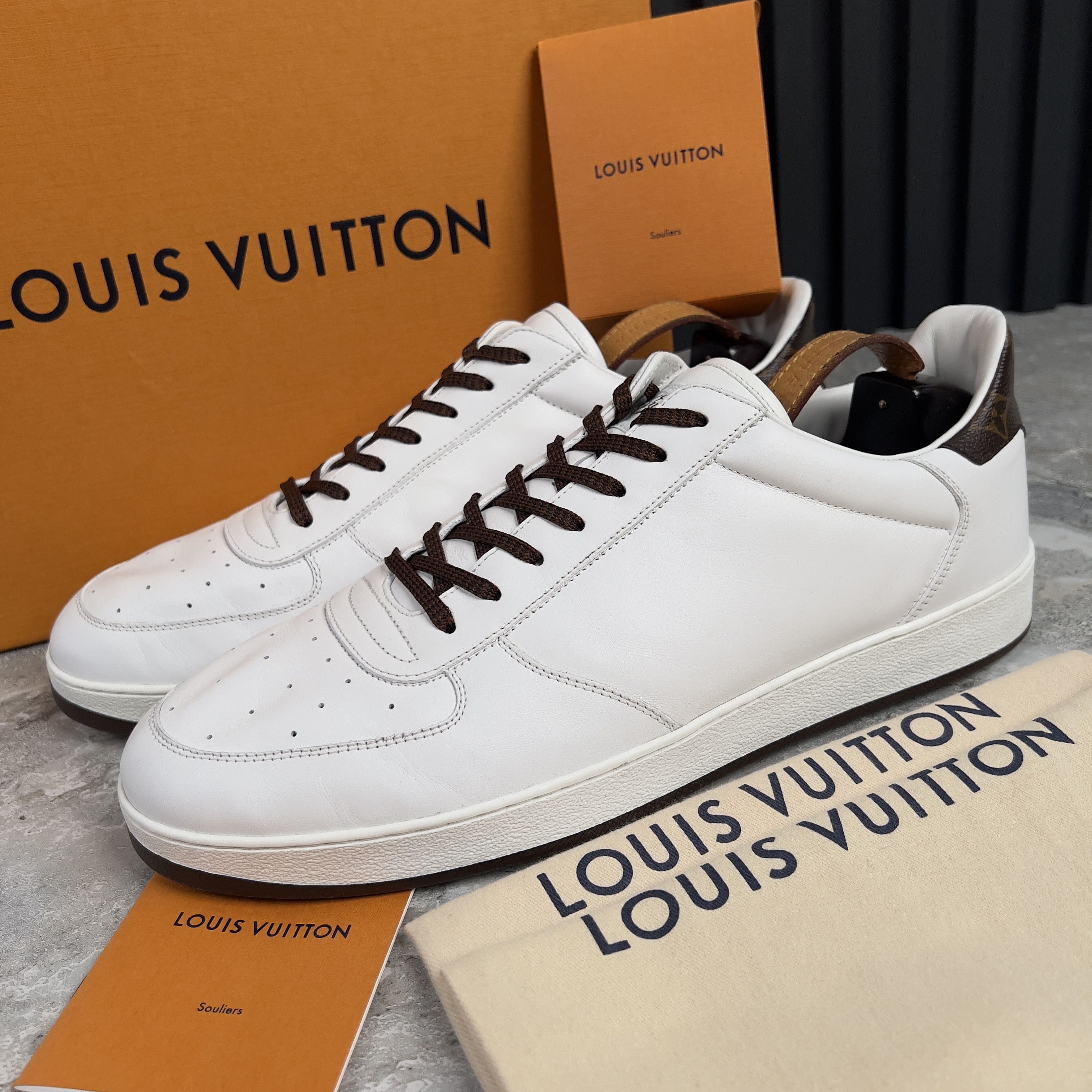 Louis Vuitton エンボスロゴサンダル シルバー/ホワイト Louis Vuitton White Sandals for Women for sale - eBay