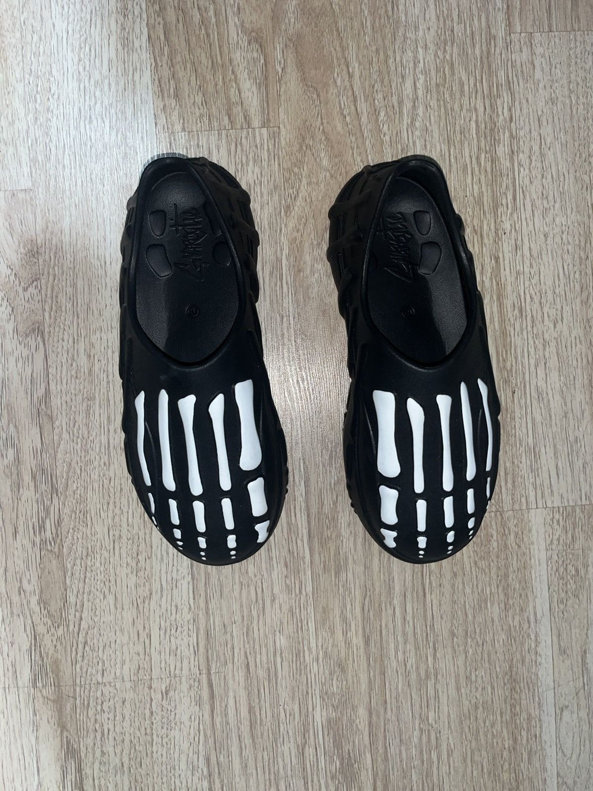 Gnarcotic Skelly Runner Gnarcotic × Xvi Black/Pink Skelly Runners | WHAT main image 2
