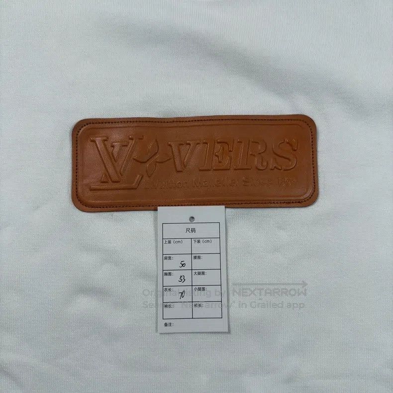 Other Louis Vuitton 25 white embossed logo leather short sleeves Size US S / EU 44-46 / 1 - 5 Thumbnail