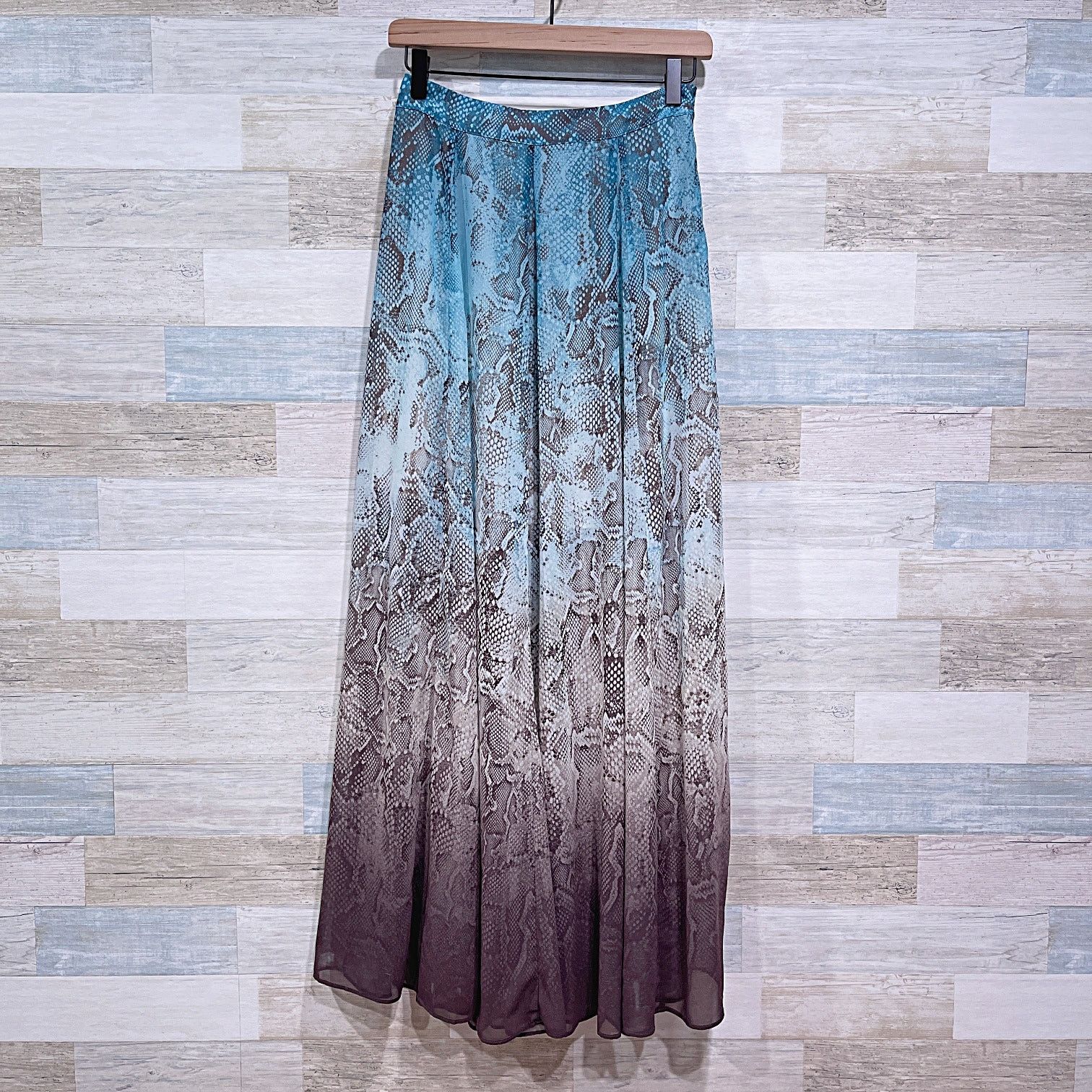 White House Black Market White House Black Market Chiffon Snakeskin Maxi Skirt 00 Size 24" / US 00 / IT 34 - 1 Thumbnail