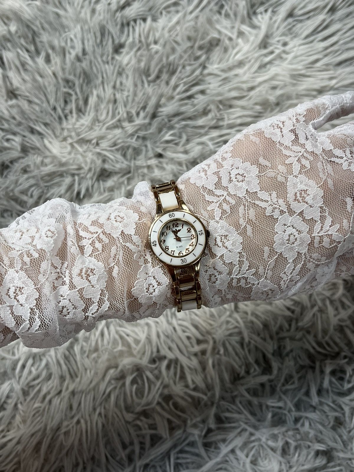 Jewelry Gold & White Ladies’ Bracelet Watch – Japanese Brand Size ONE SIZE - 2 Thumbnail