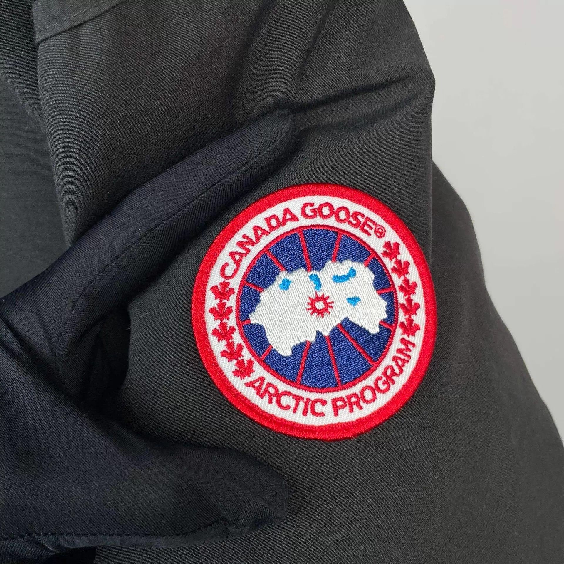 Canada Goose Canada Goose Down Jacket Size L / US 10 / IT 46 - 4 Thumbnail