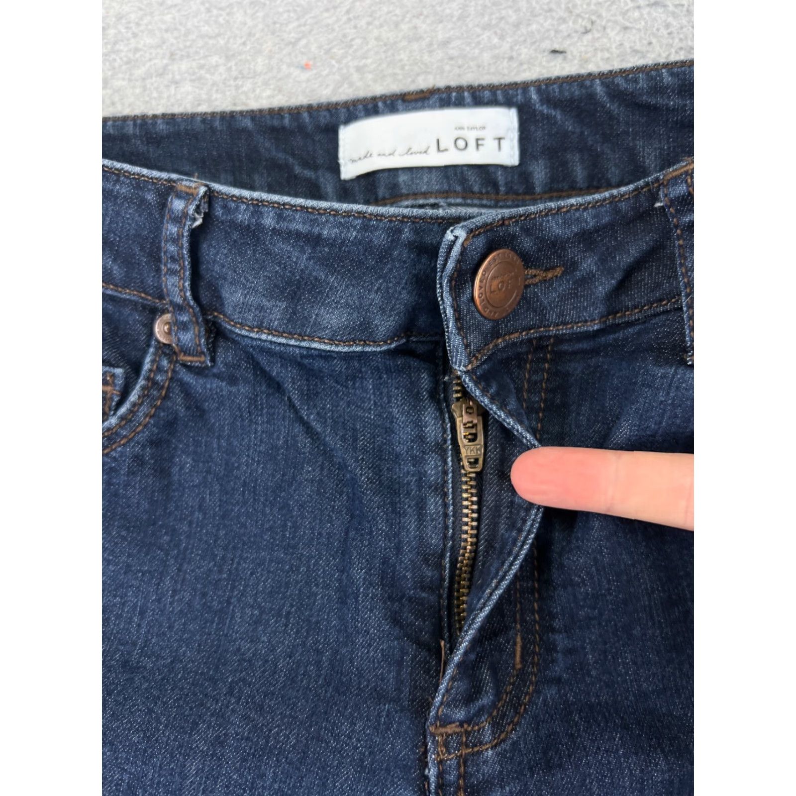 Ann Taylor Ann Taylor Shorts Womens 4 Blue Denim Low Rise Cut-Off Casual 28 Inseam Size 27" / US 4 / IT 40 - 6 Thumbnail