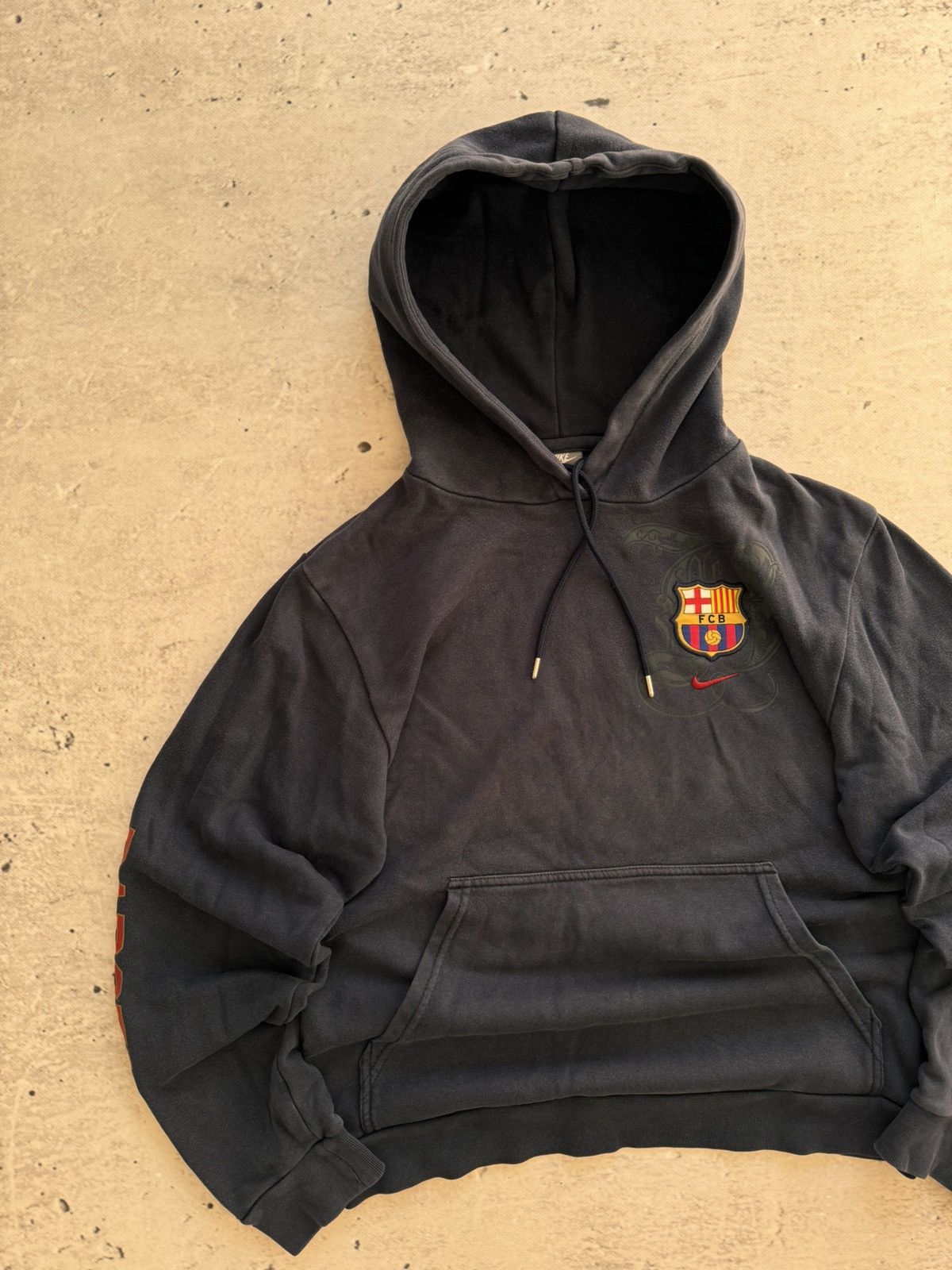 Nike × Vintage NIKE x FCB VINTAGE CENTER LOGO OVERSIZE BOXY HOODIE Size US S / EU 44-46 / 1 - 2 Thumbnail