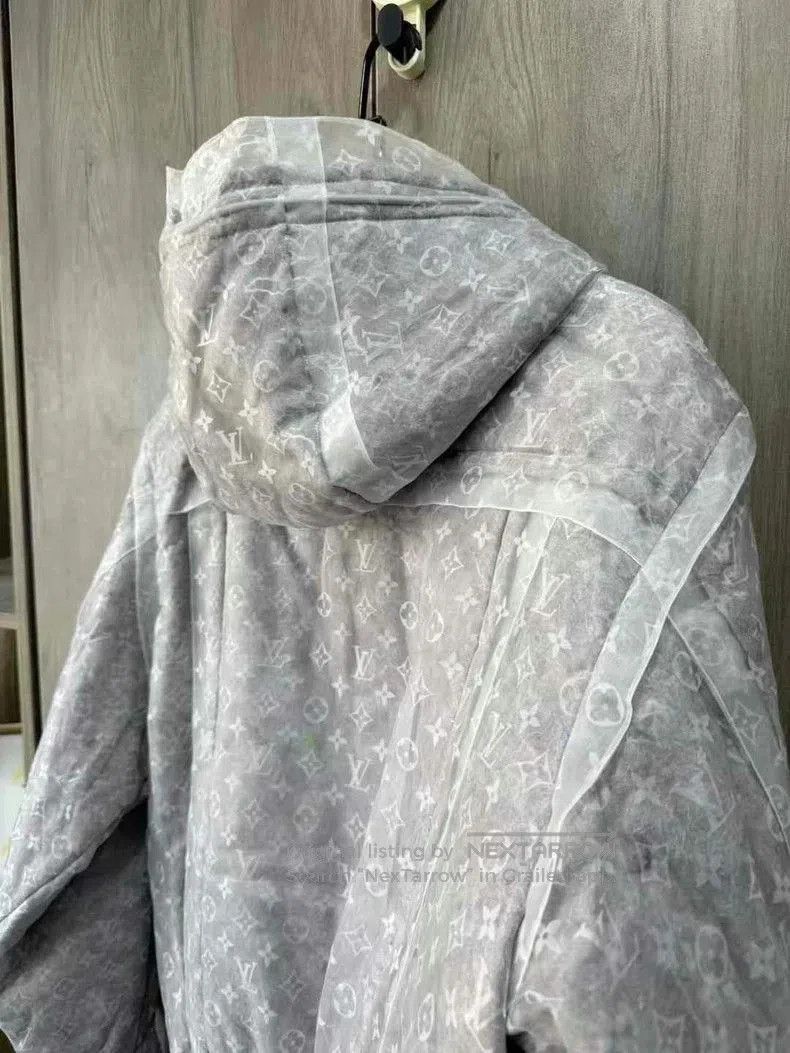 Louis Vuitton LouisVuitton LouisVuitton organza printed zip. Size US L / EU 52-54 / 3 - 6 Thumbnail