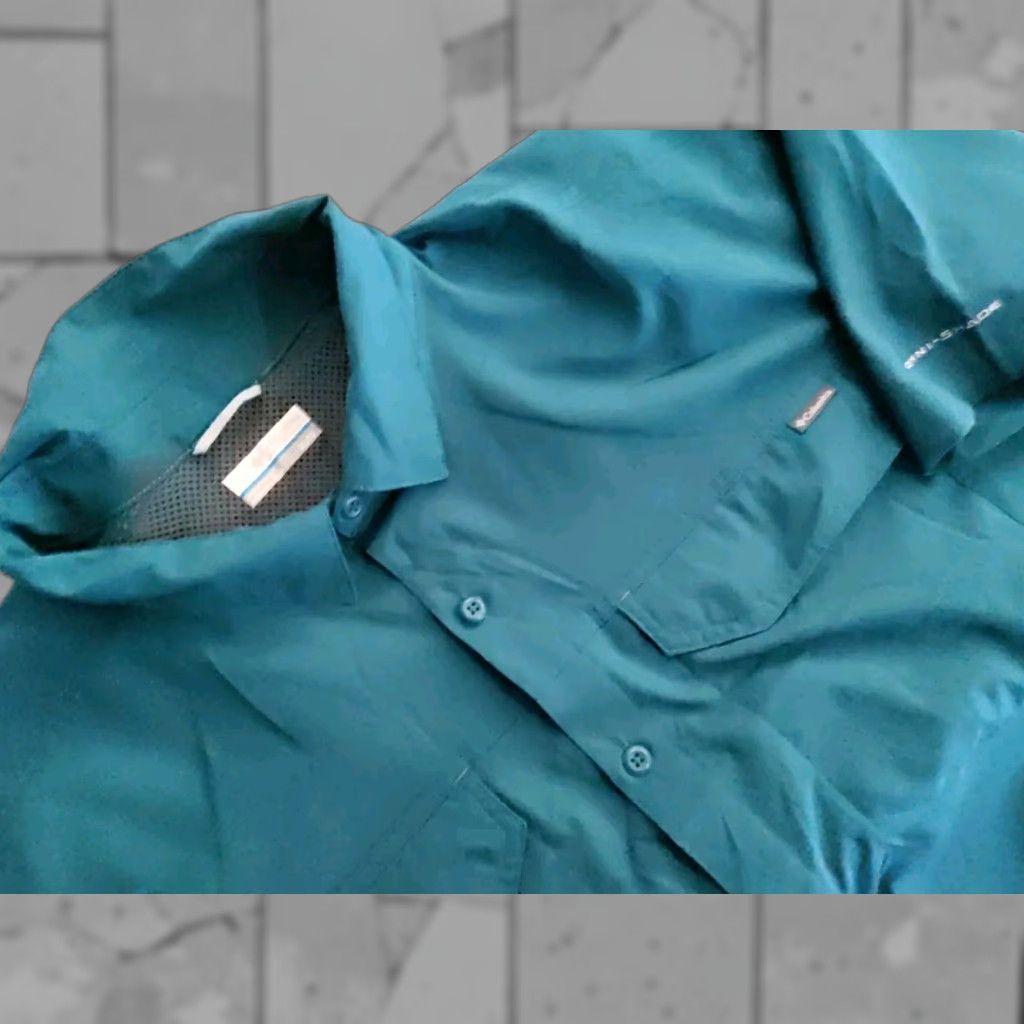 Columbia Men's Dress Shirt Short Sleeve Teal Green 100% Polyester XL Regular All Seasons Easy Care Outdoor Colorful