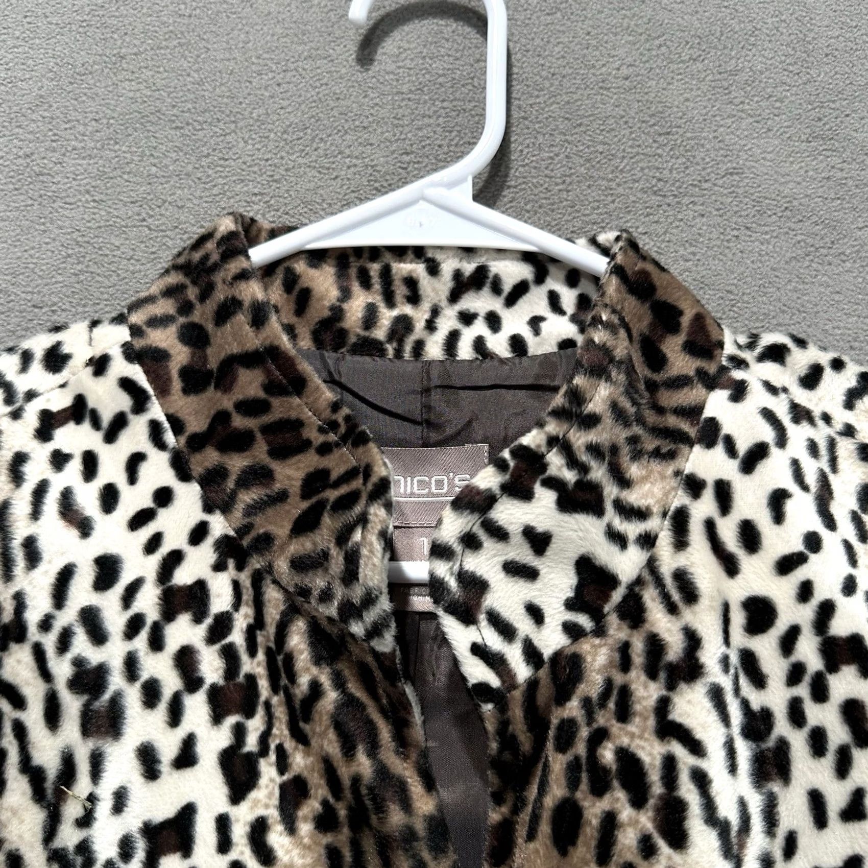Vintage Chico's Vest Womens 1X Beige Cheetah Print Lined Open Front Faux Fur EUC Shirt Womens Size XL / US 12-14 / IT 48-50 - 3 Thumbnail