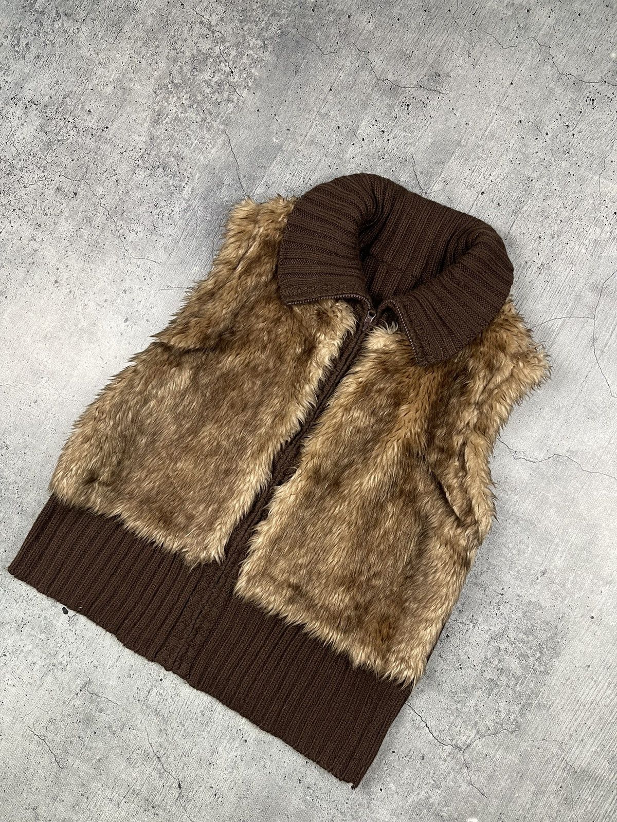 Japanese Brand × Vintage Vintage Fur Vest two-sided Y2K / Avant Garde / Size US S / EU 44-46 / 1 - 1 Thumbnail