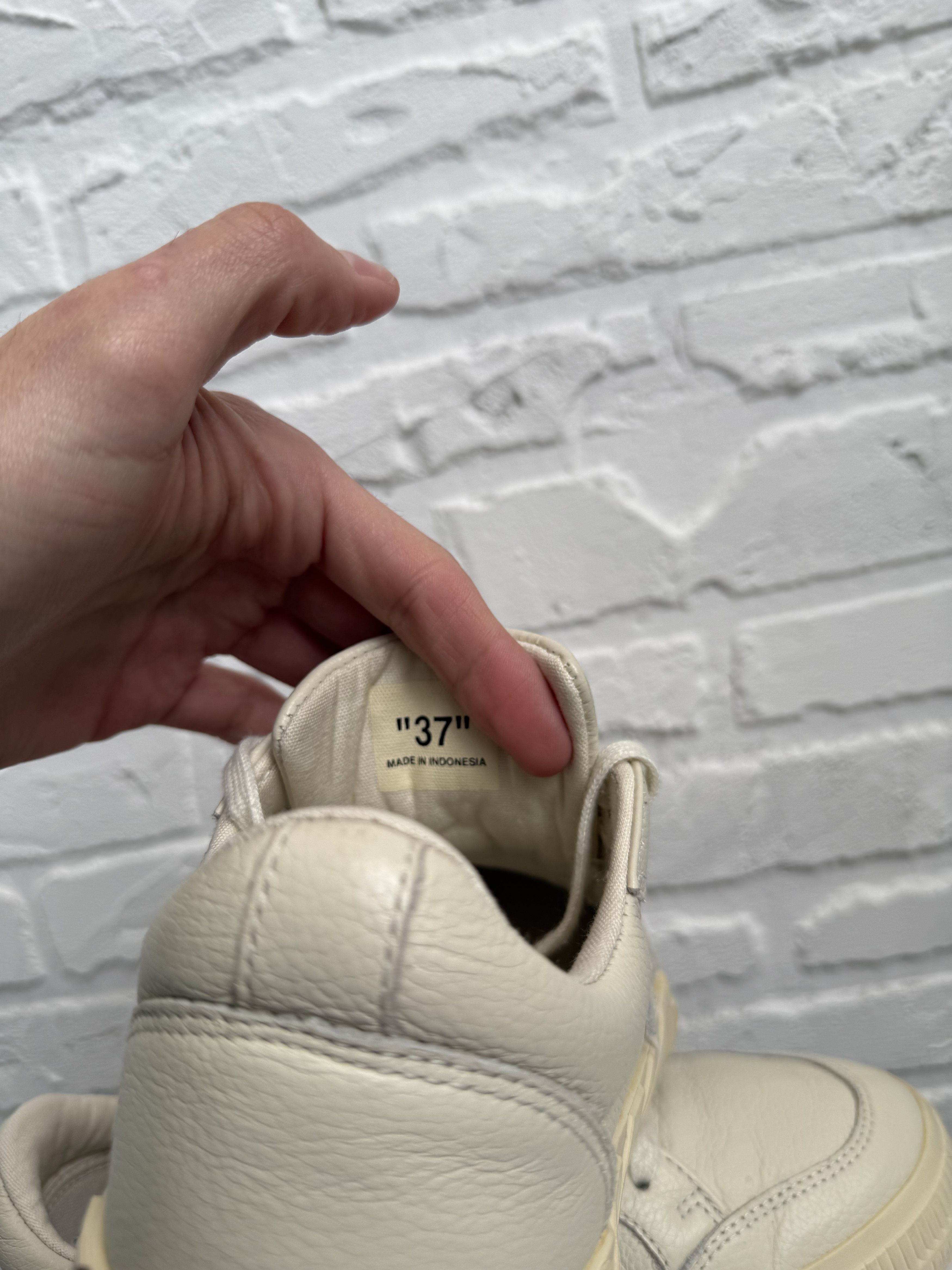 Off-White Off-White Leather Vulcanized Low sneakers cream white Size US 6 / IT 36 - 9 Thumbnail