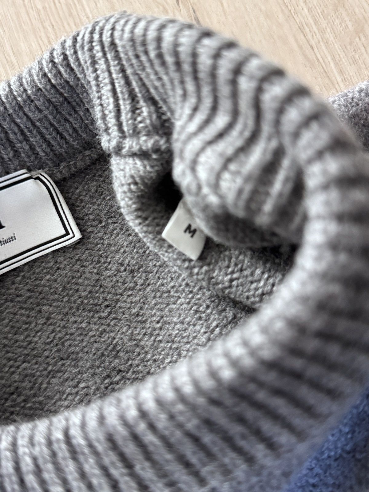 AMI AMI Paris De Coeur Red Sweater Grey Oversized Medium Unisex Size US M / EU 48-50 / 2 - 8 Thumbnail