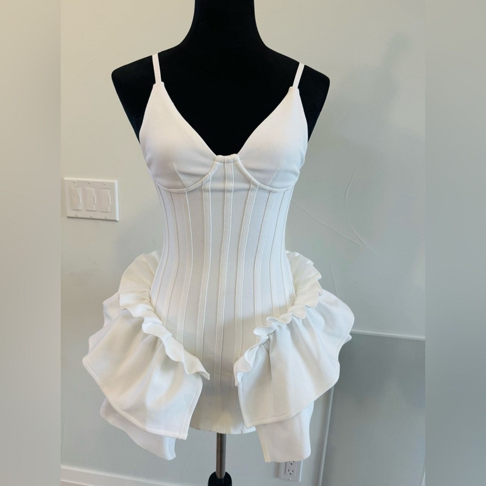 Other Luxe White Sleeveless Bodycon Dress size XS Size XS / US 0-2 / IT 36-38 - 4 Thumbnail