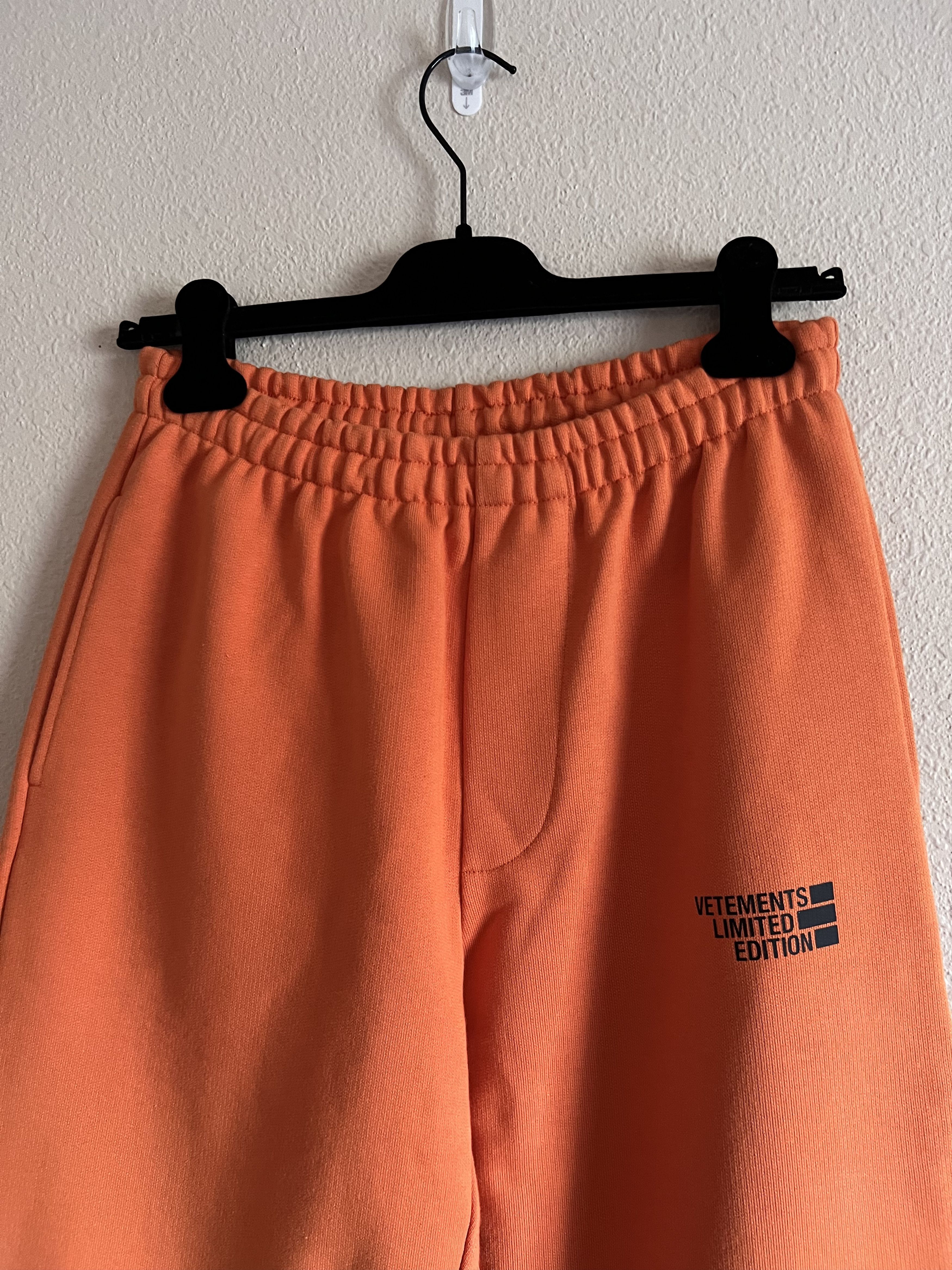 Vetements VETEMENTS Limited Edition Sweatpants in Orange Size US 29 - 1 Thumbnail