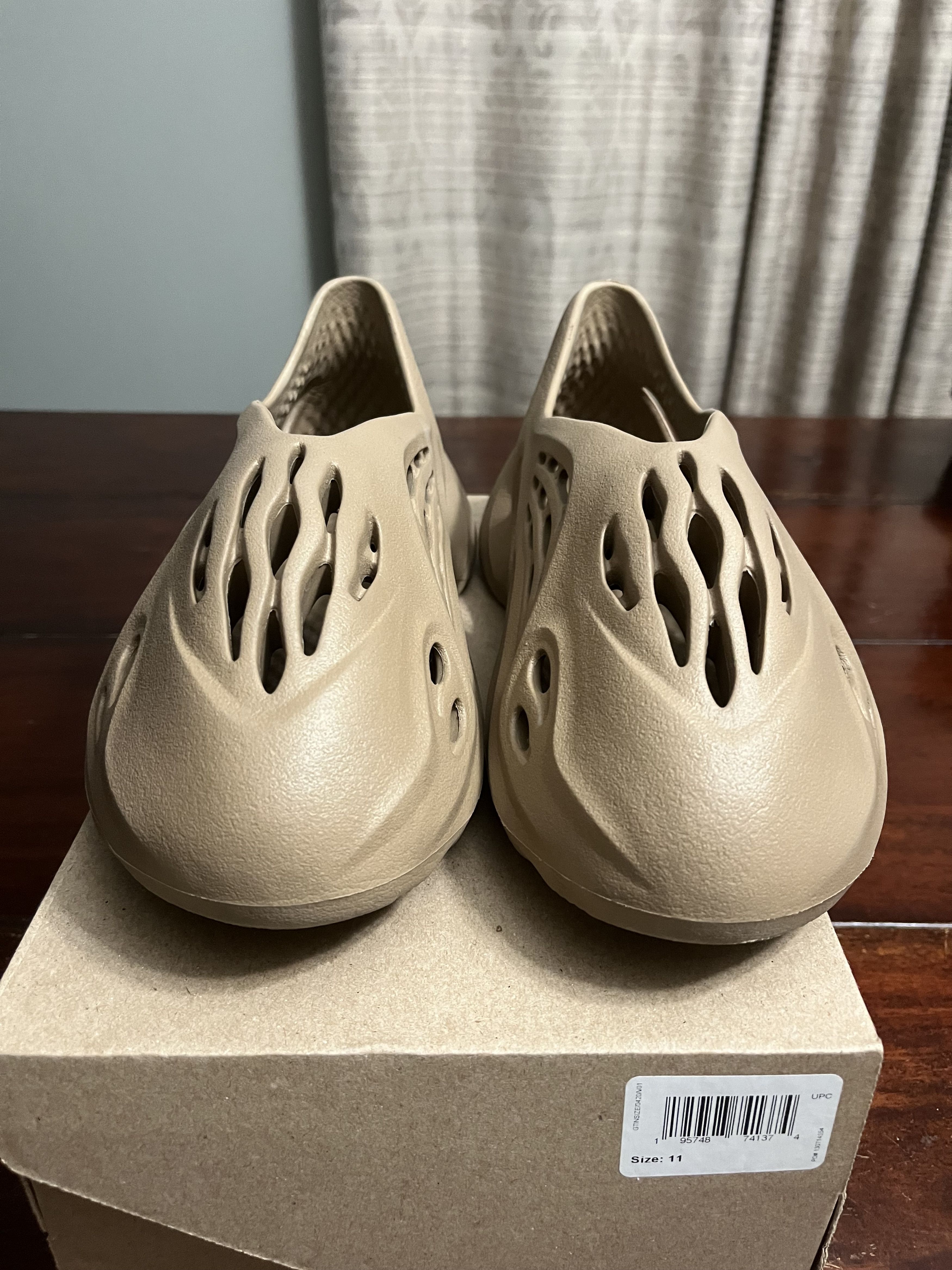 Adidas adidas Yeezy Foam RNR Clay Taupe Size US 11 / EU 44 - 4 Thumbnail