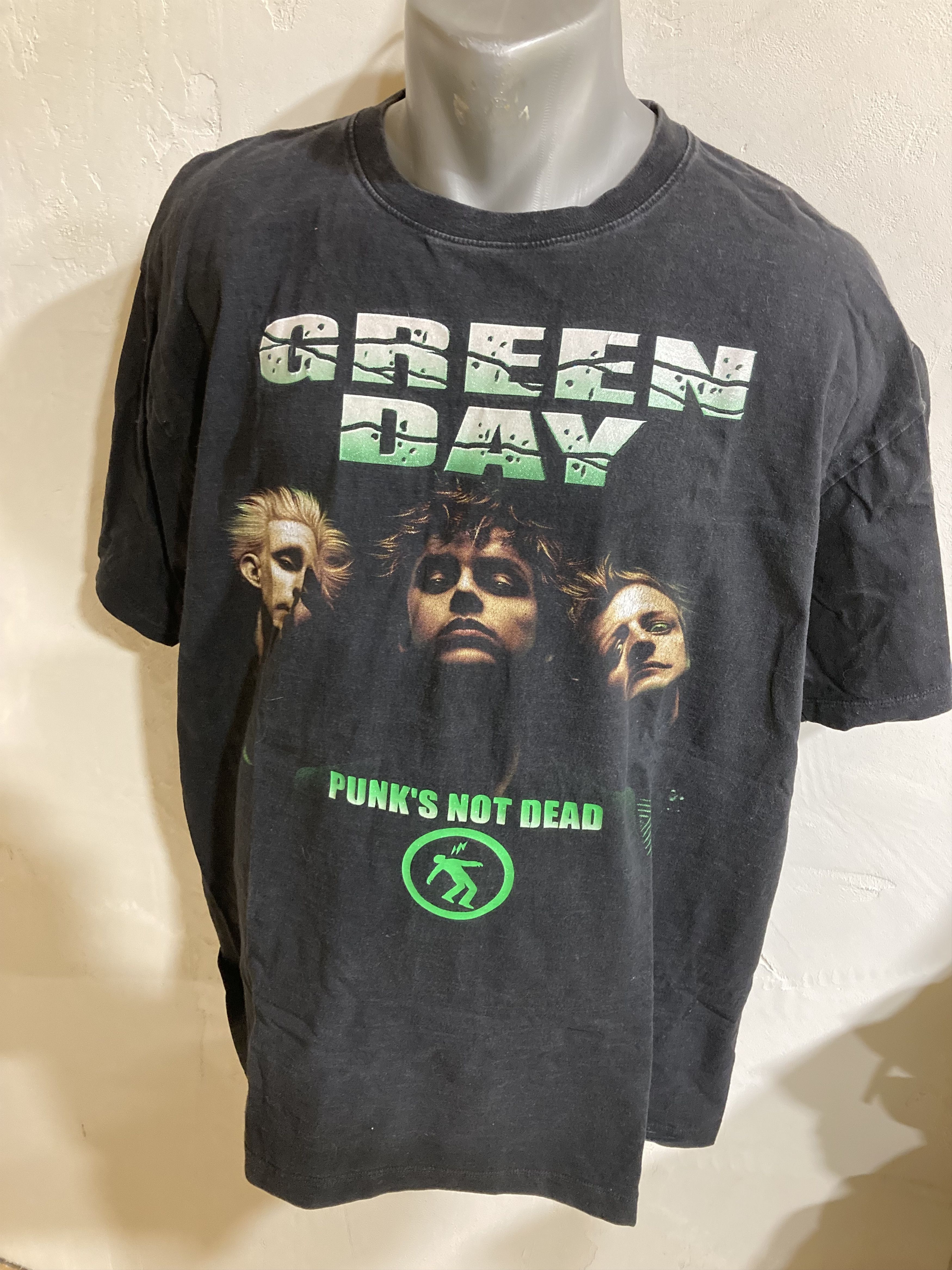 Band Tees Rock Chang Green Day Vintage Punk's Not Dead T-shirt Size US XL / EU 56 / 4 - 1 Thumbnail