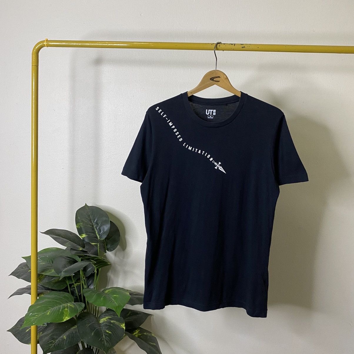 Anime Uniqlo UT Hunter × Hunter Kurapika Manga Series T Shirt Size US M / EU 48-50 / 2 - 1 Thumbnail