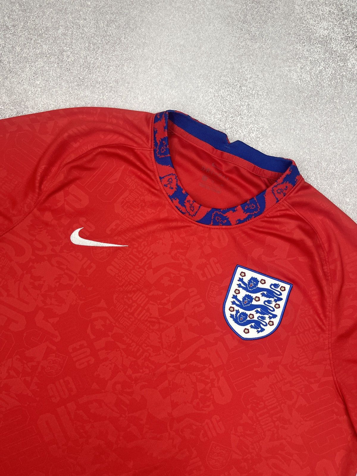 Nike Mens Nike England Football Soccer Jersey Red Size XL Size US XL / EU 56 / 4 - 4 Thumbnail