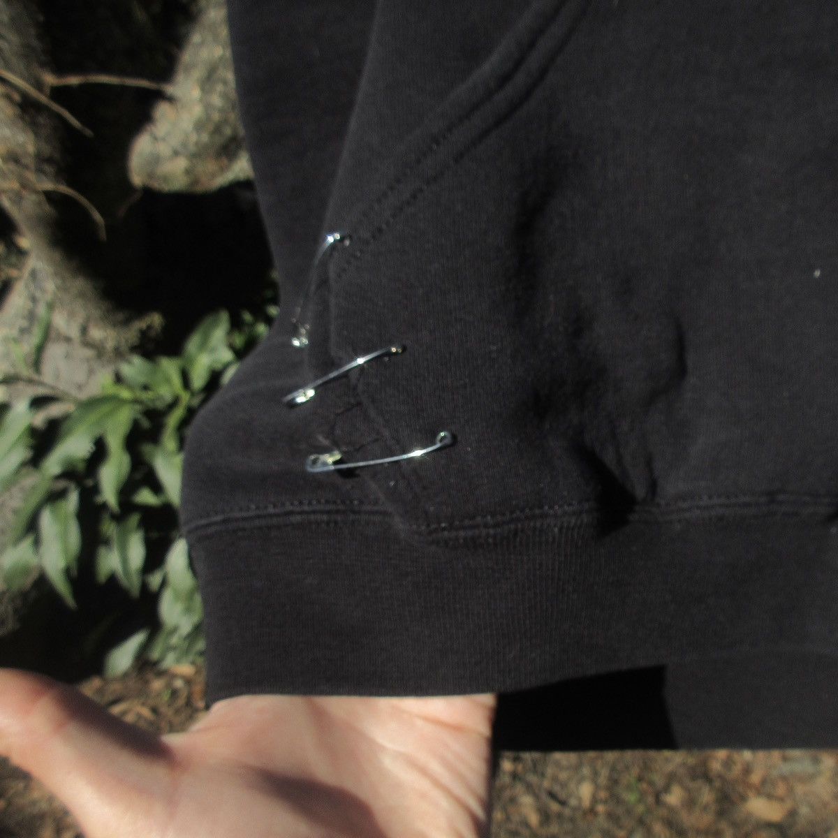 Russell Athletic × Vintage Vintage Russell Athletic Distressed Safety Pin Hoodie Black Size US XL / EU 56 / 4 - 2 Thumbnail