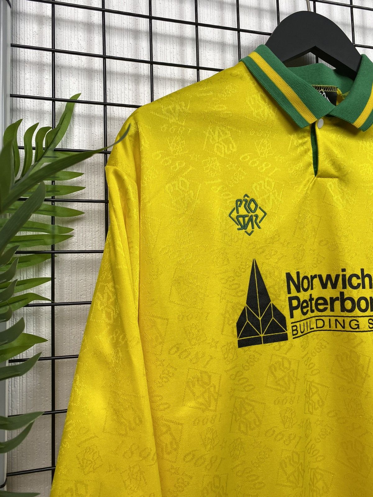 Vintage Vintage Norwich #12 Player Pro Star Football Jersey Men’s M Size US M / EU 48-50 / 2 - 2 Thumbnail