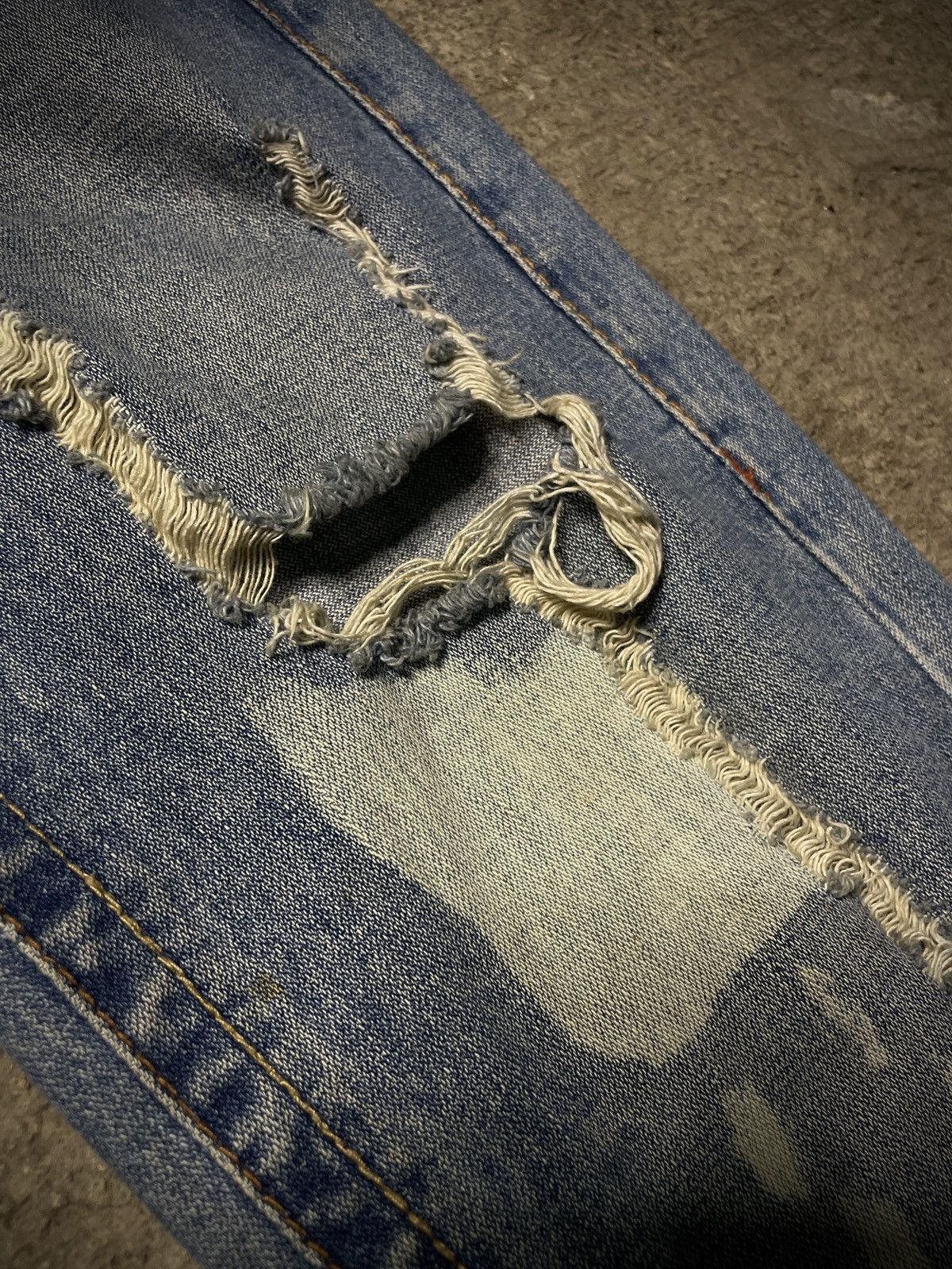 True Religion 2000’s True Religion - Distressed Flared Pants Size US 29 - 6 Thumbnail
