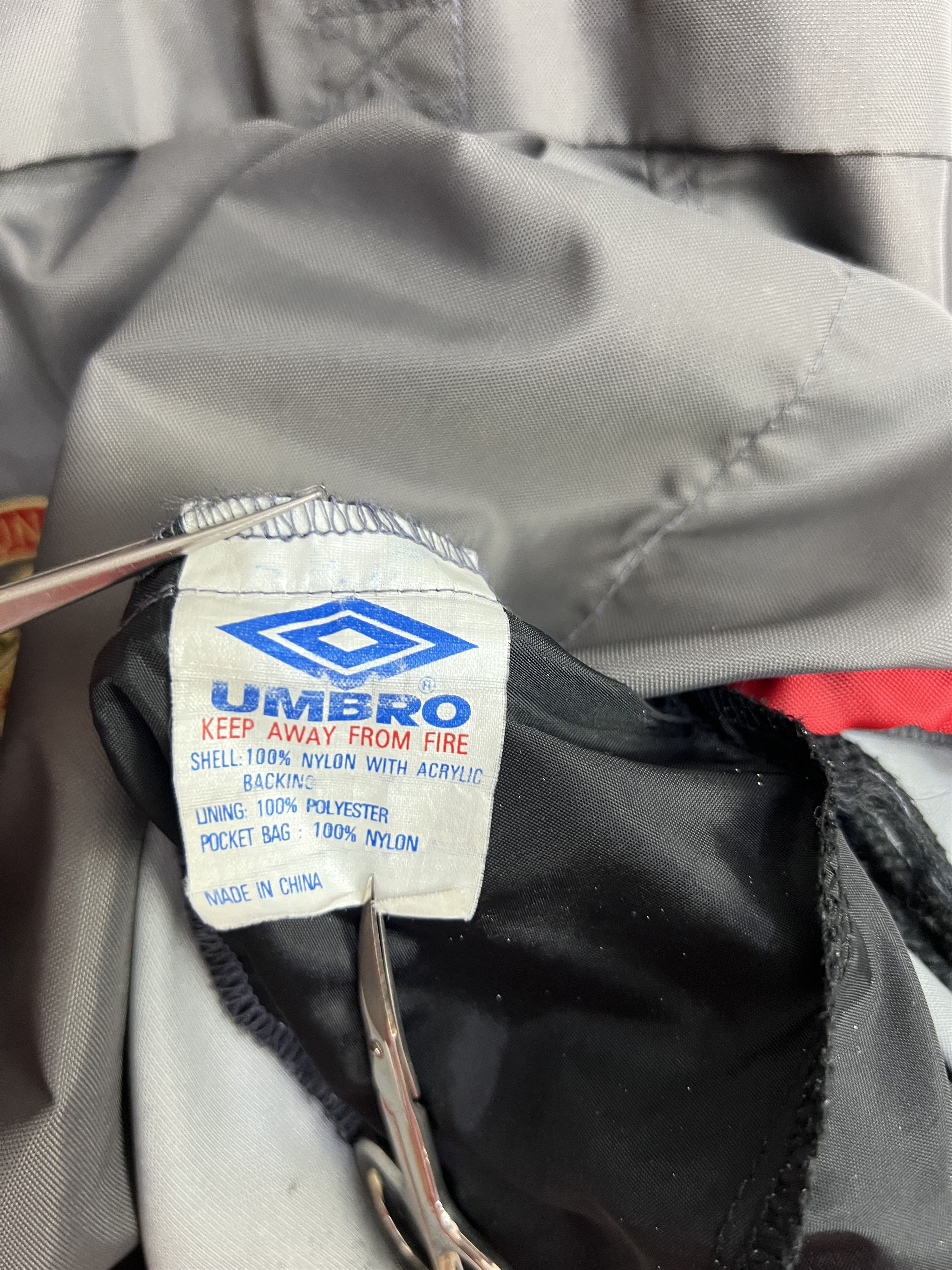 Umbro Manchester United Football Jacket Soccer Hooded Track Size US XL / EU 56 / 4 - 9 Thumbnail