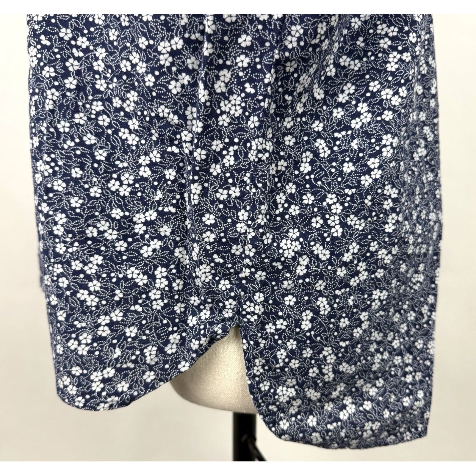 Vintage VINTAGE Woolrich Womens Small Blue Floral Button-Up Shirt Size S / US 4 / IT 40 - 7 Thumbnail