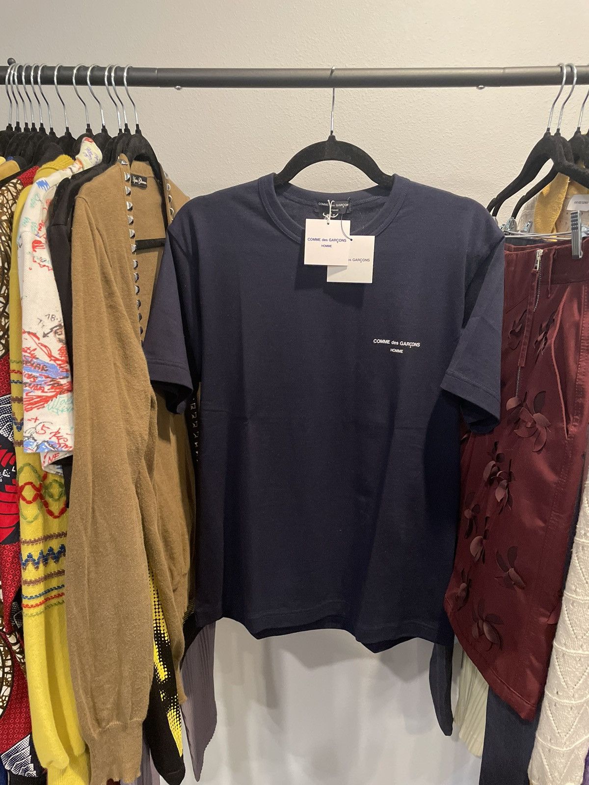 Comme des Garcons Comme Des Garçon Homme Navy Printed Tee Shirt Size US S / EU 44-46 / 1 - 1 Thumbnail