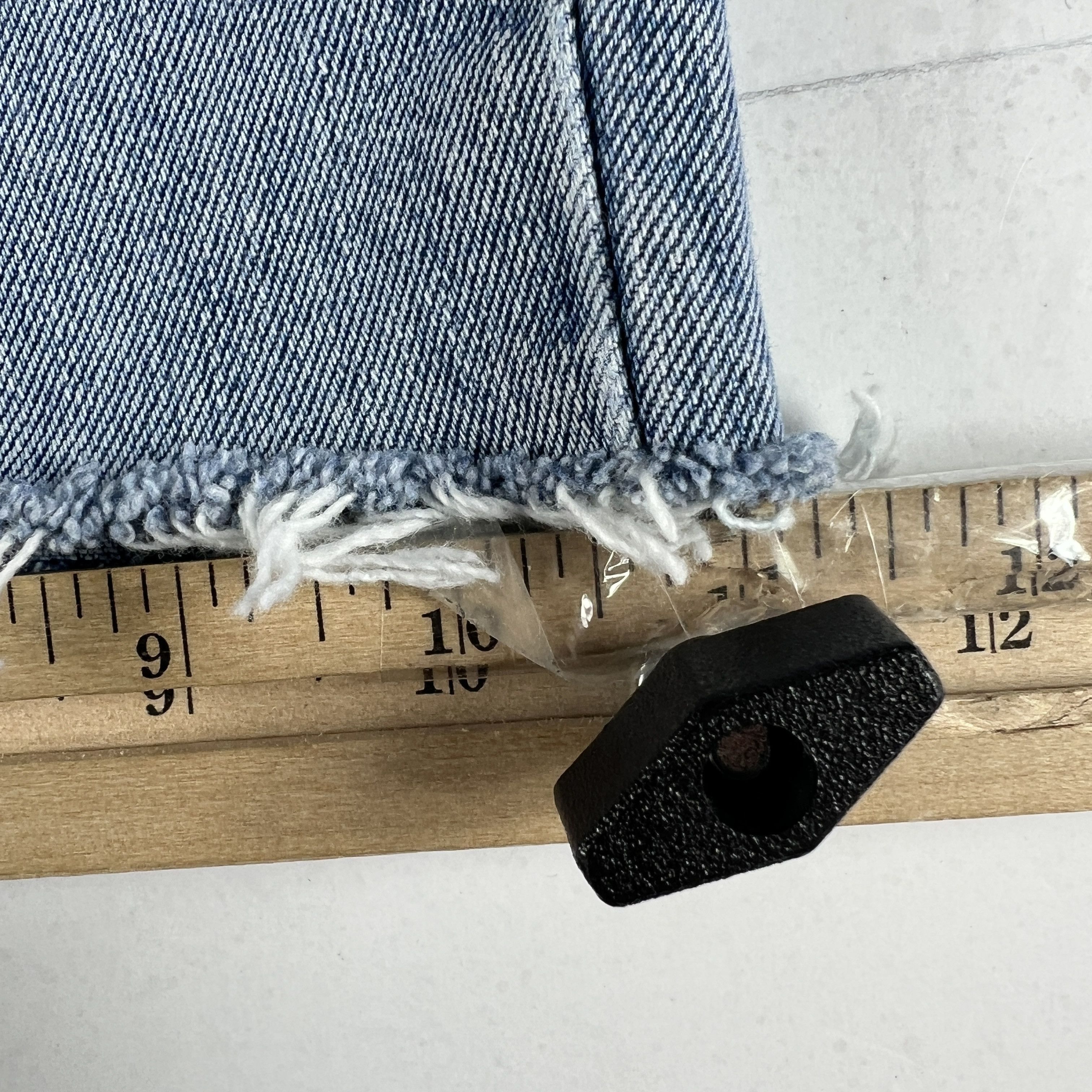 Levi's Levi's Jean Shorts 550 Faded Bermuda Cut Off Denim Jorts Size US 32 / EU 48 - 17 Thumbnail