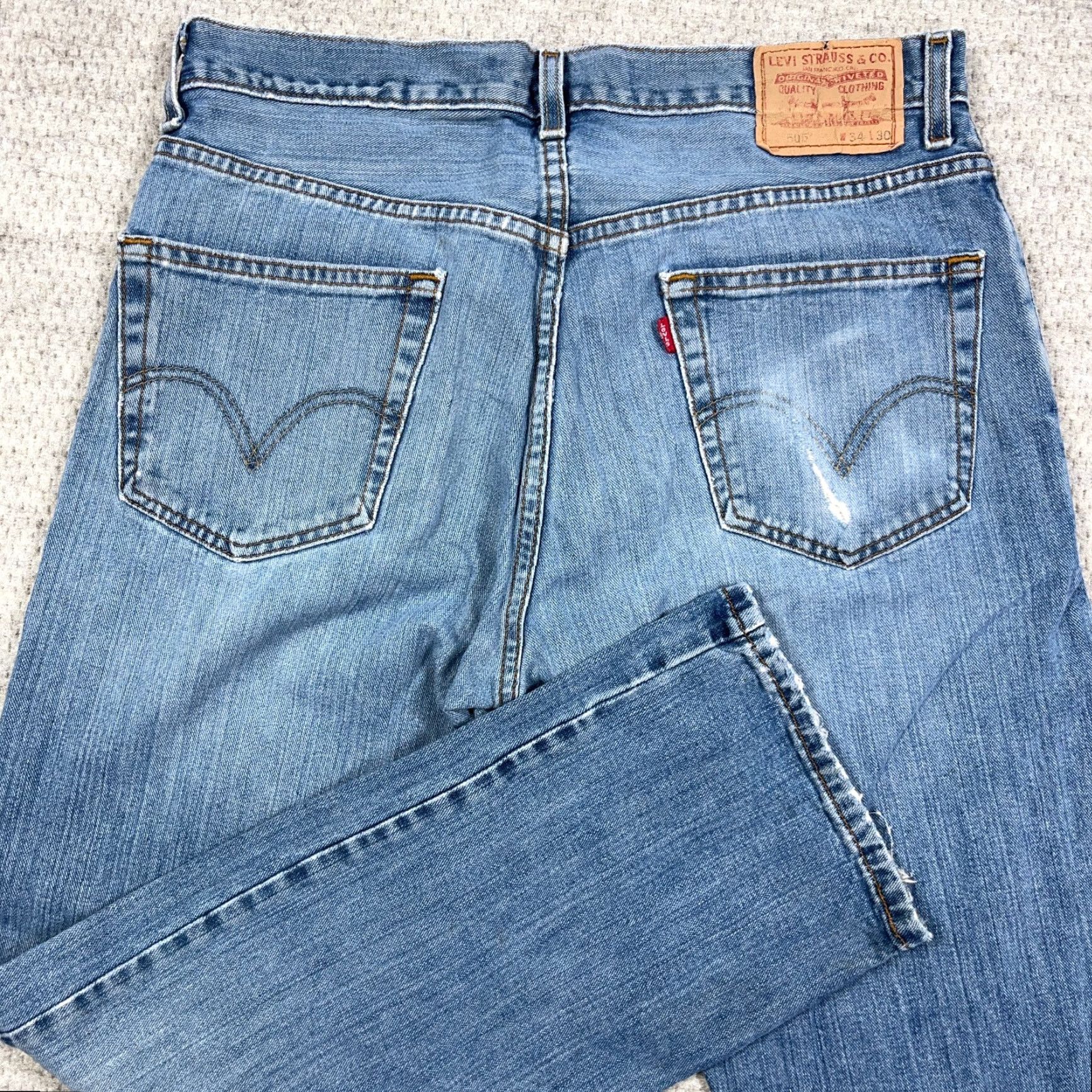 Levi's VINTAGE Levi's 505 Jeans Men 34x30 Regular Fit Straight Blue Distressed 5-Pocket Denim 34 Mens Jeans Regular Modern American Classic Levi's 505 Size US 34 / EU 50 - 3 Thumbnail