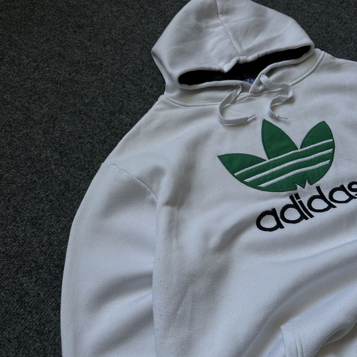 Adidas VTG Adidas Hoodie Big Logo Size L Used Grunge Avant-garde Size US L / EU 52-54 / 3 - 9 Thumbnail