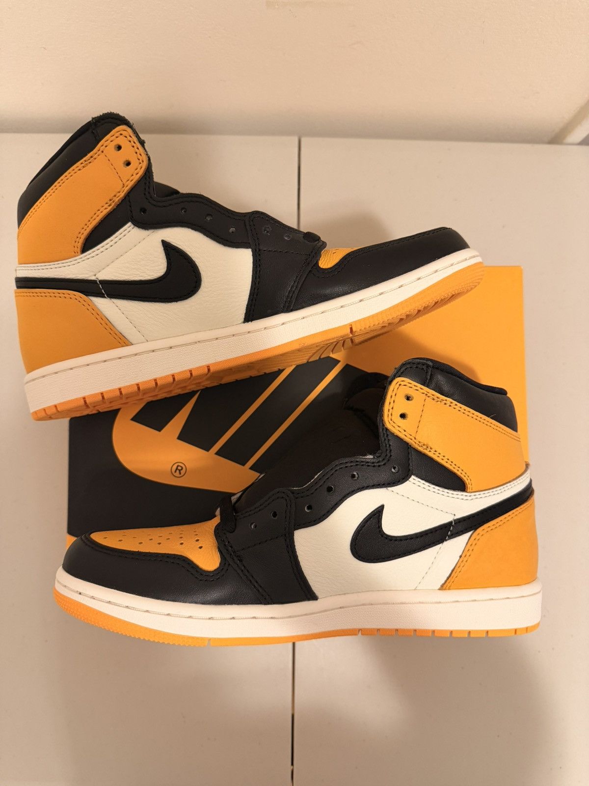 Jordan Brand Air Jordan 1 Retro High Taxi Size 8.5 Size US 8.5 / EU 41-42 - 2 Thumbnail