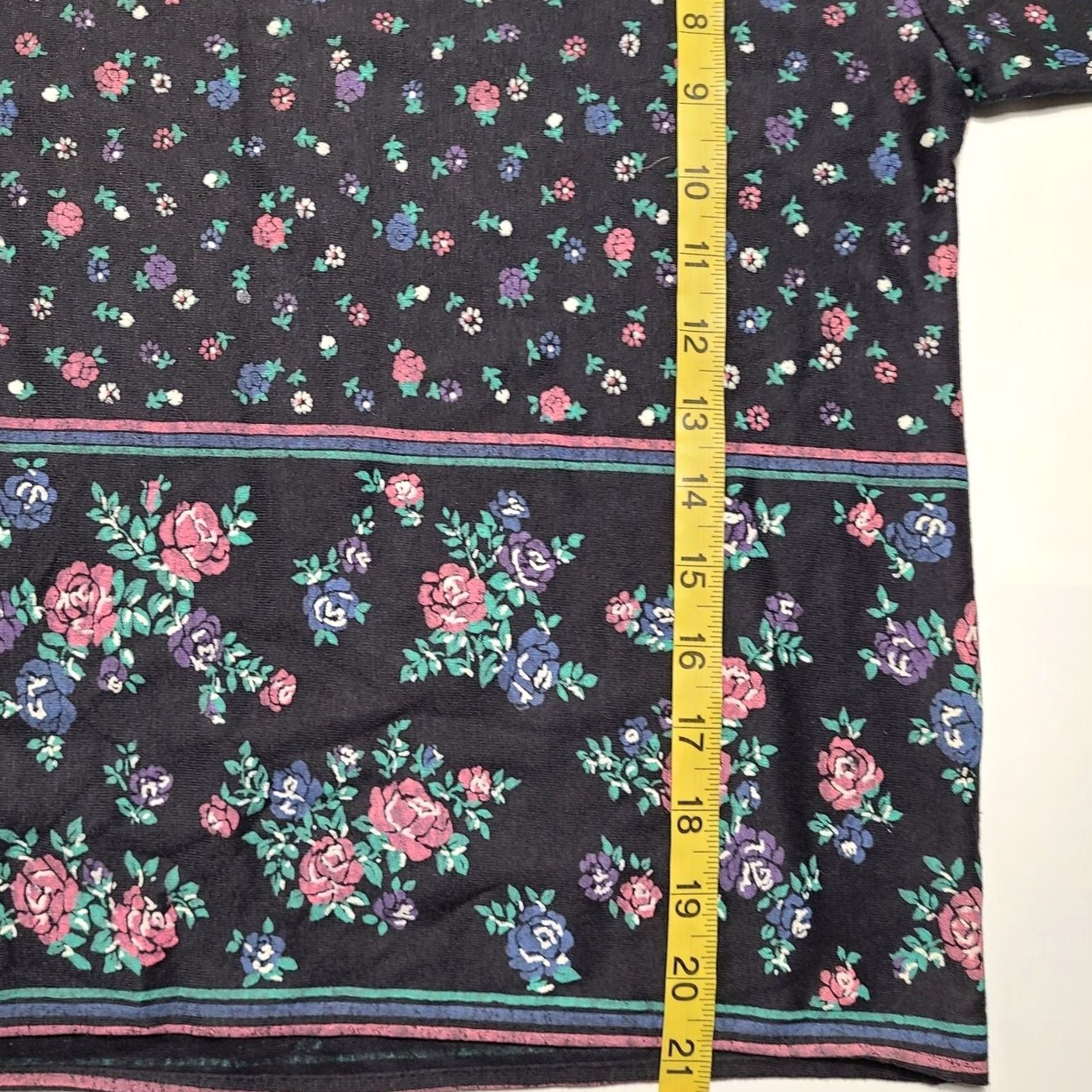Vintage VINTAGE Bella Mia International Aop Floral T-Shirt Womens Small Retro 90s USA Black Floral Short Sleeve Mock Neck Cotton Blend Classic Fit Size S / US 4 / IT 40 - 8 Thumbnail