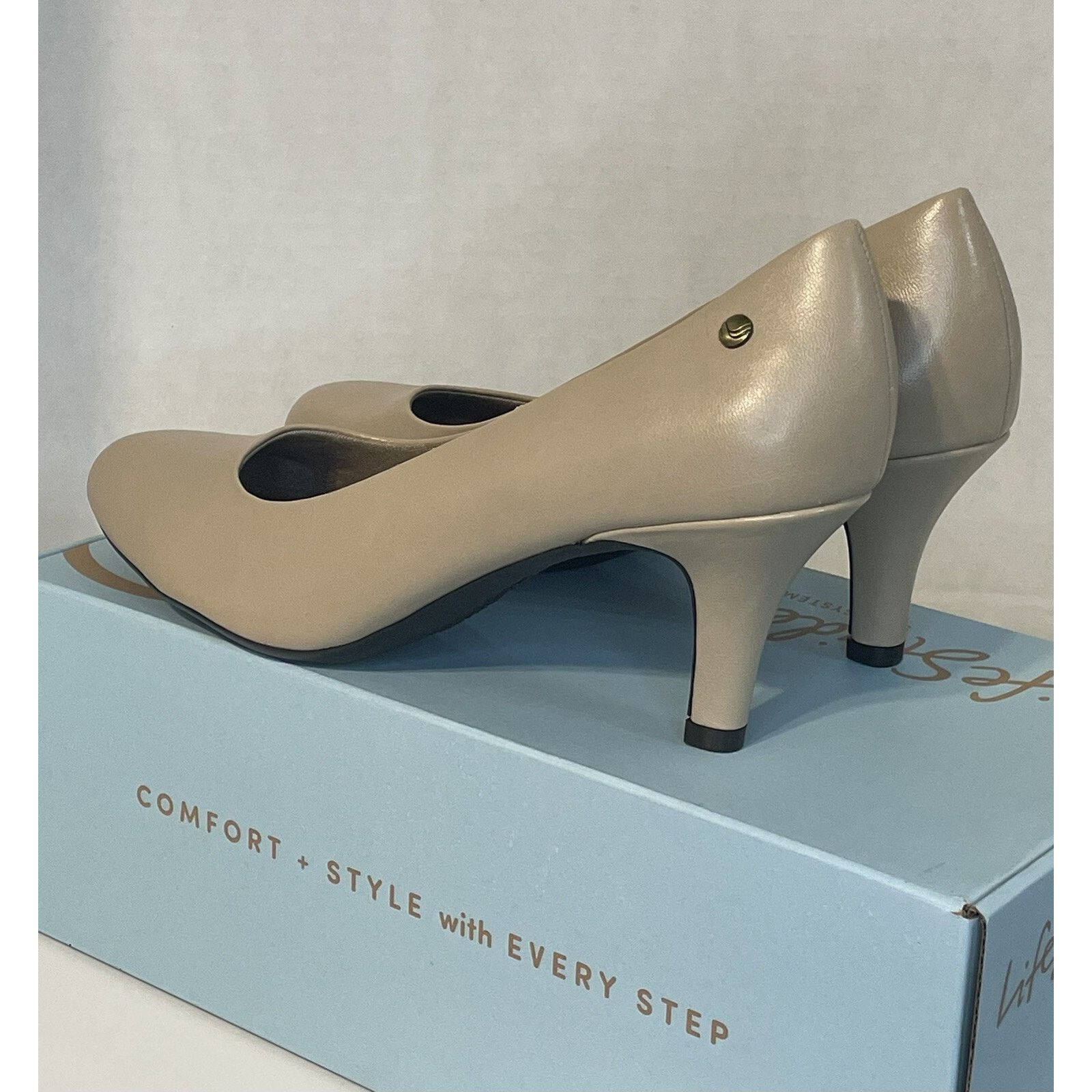 The Unbranded Brand LifeStride Women’s Nude Classic Heels Pumps Size 9M Comfort Size US 9 / IT 39 - 3 Thumbnail