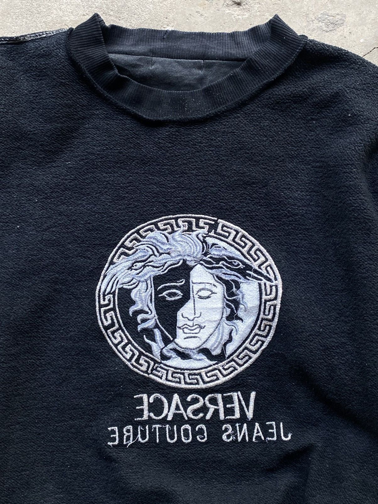 Versace VTG 90’s Versace Jeans Couture Medusa Sweater Size US M / EU 48-50 / 2 - 6 Thumbnail