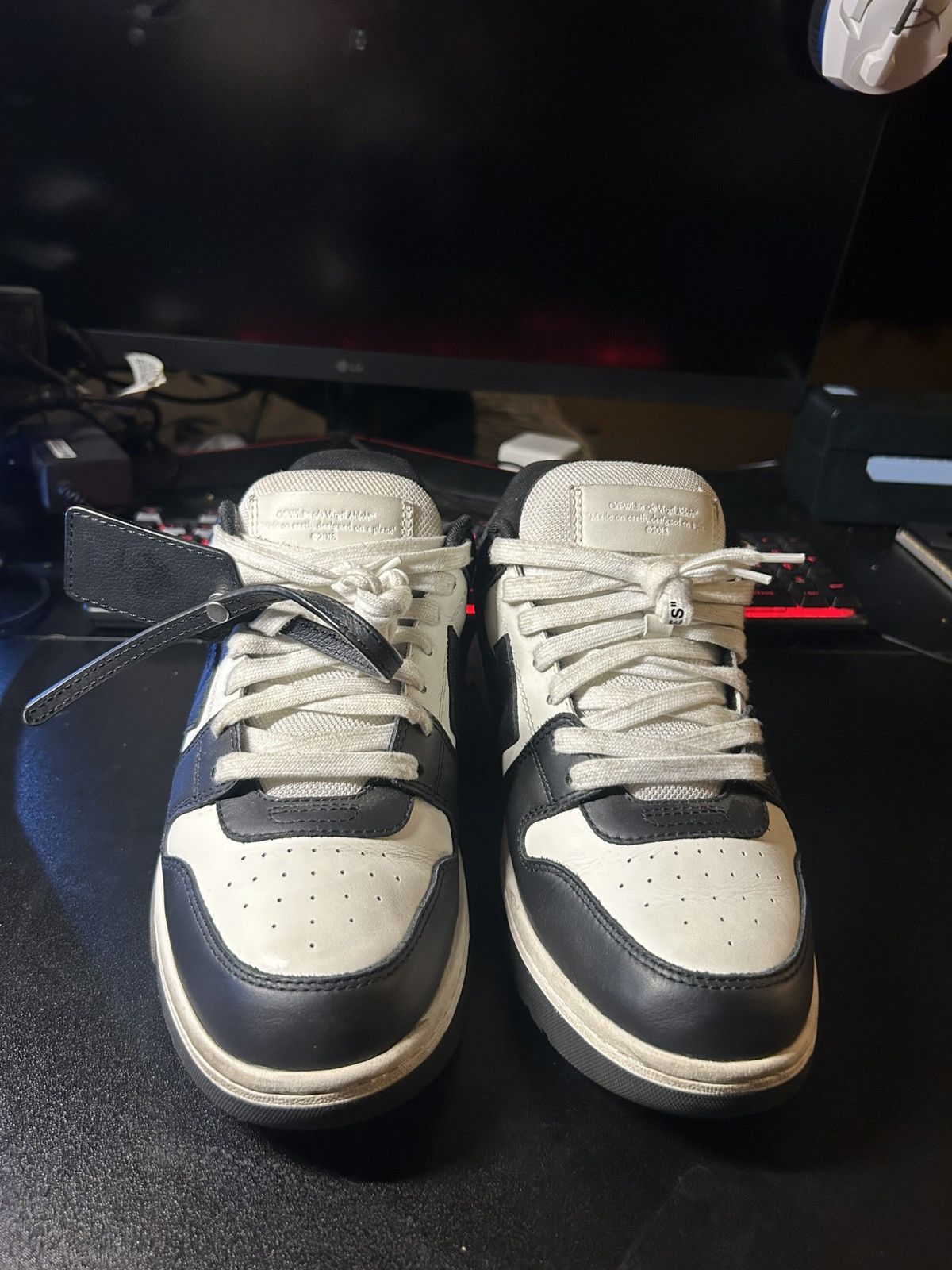 Off White Out of Office ‘Black White’