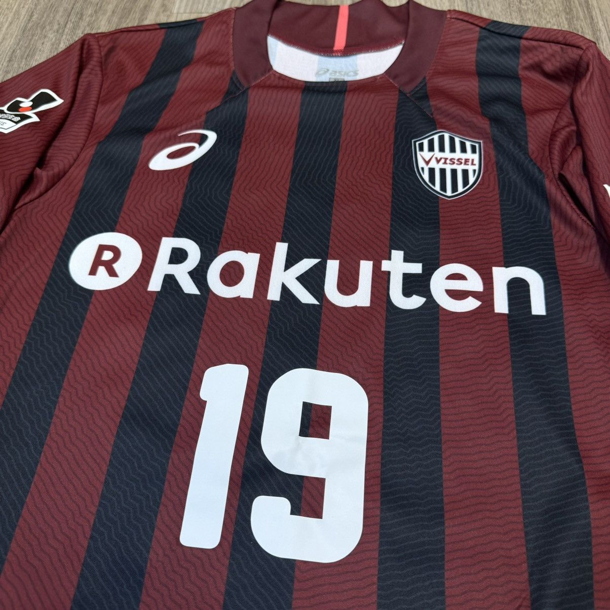 Asics Kobe vissel 2017 home shirt #19 Kazuma Size US M / EU 48-50 / 2 - 3 Thumbnail