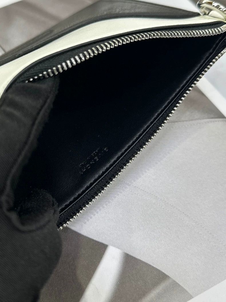 Givenchy Givenchy Black and White Color Block Handbag Size ONE SIZE - 6 Thumbnail