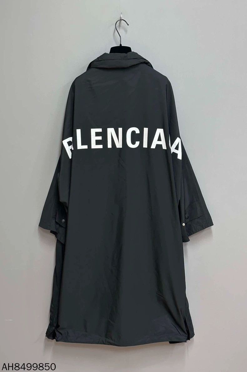 Balenciaga Balenciaga Back logo coat 2501-Nextarrow Size XXS / US 00 / IT 34 - 2 Thumbnail