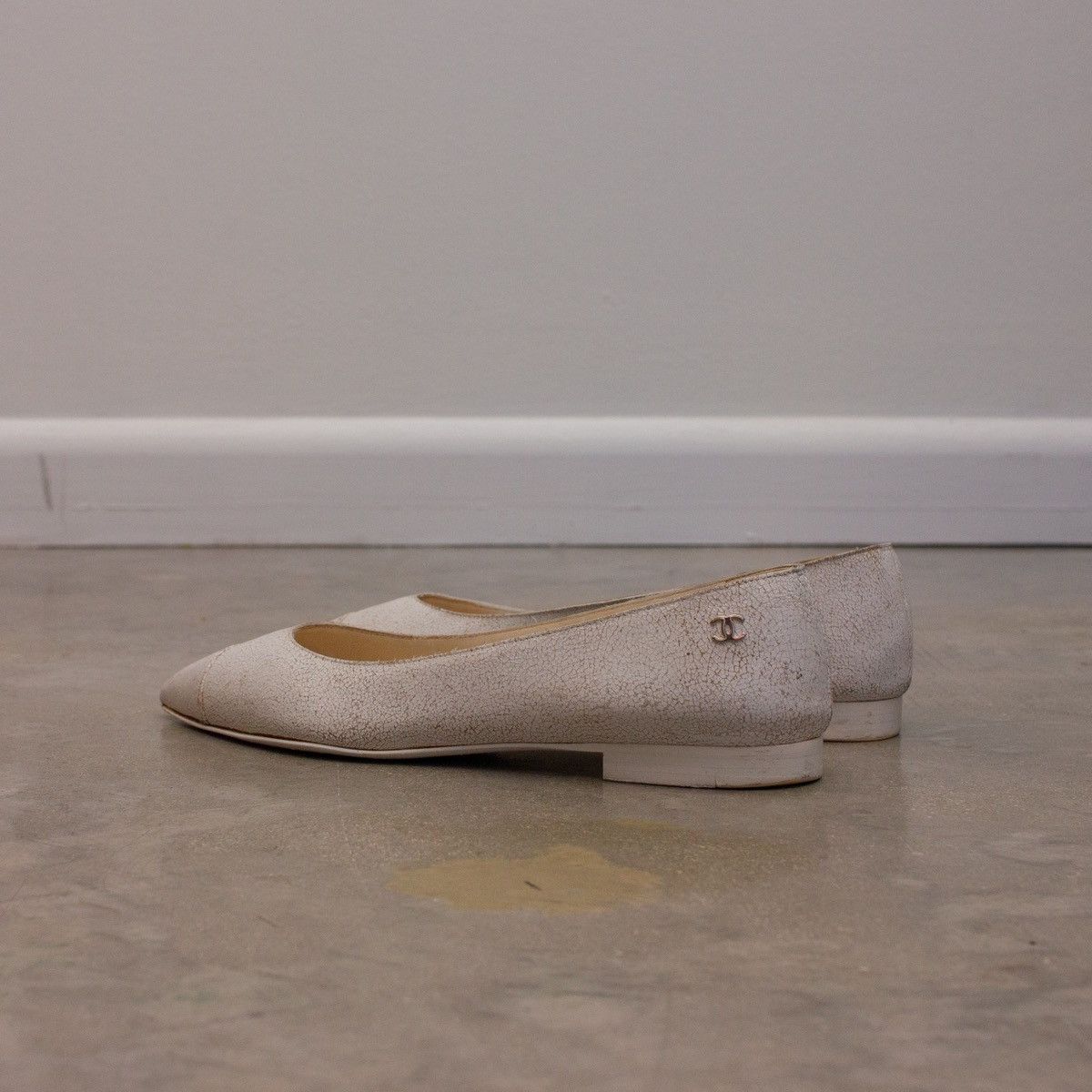 Chanel Chanel Interlocking CC Ballerina Flats White Cracked Leather Size US 6.5 / IT 36.5 - 7 Thumbnail