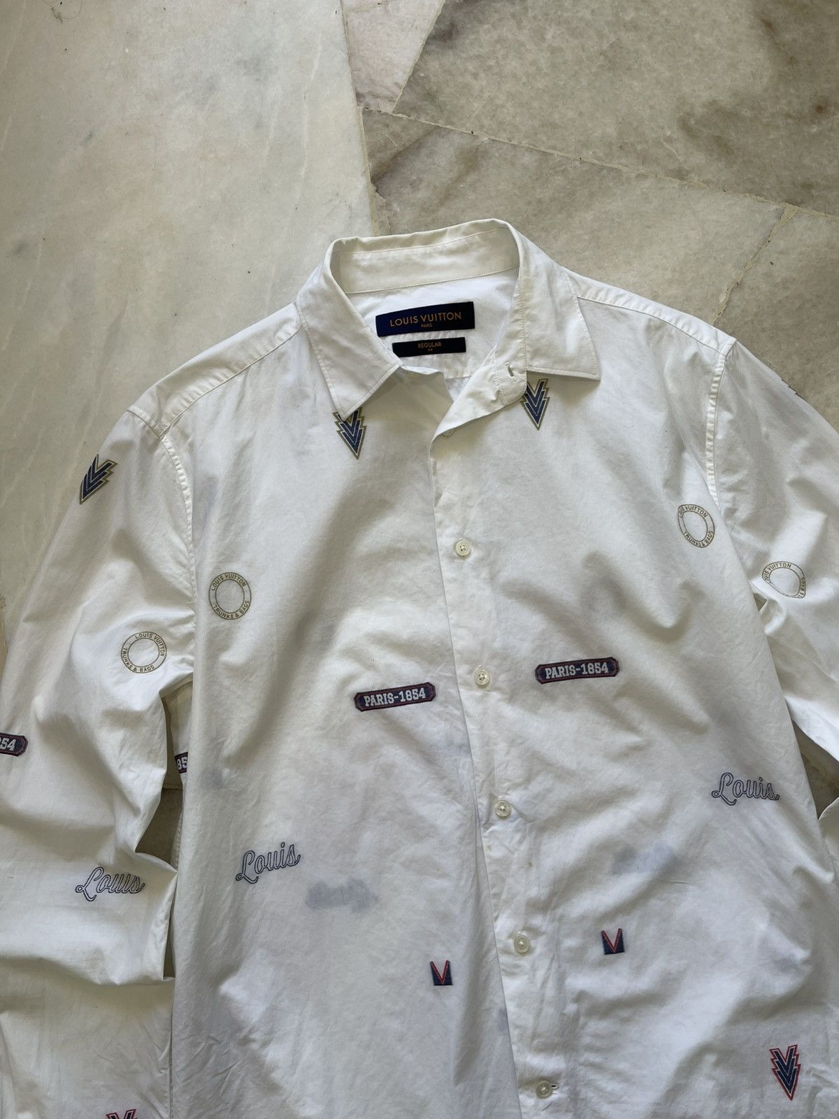Louis Vuitton 2018 Louis Vuitton Embrodery Logo Button Up Size US M / EU 48-50 / 2 - 3 Thumbnail