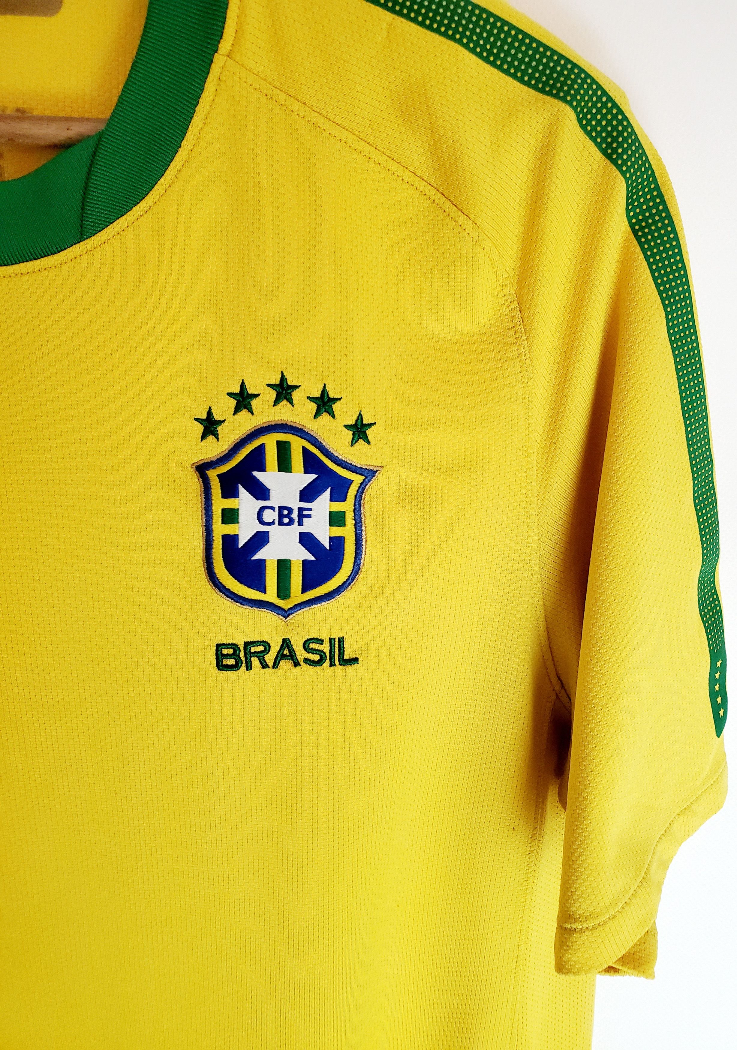 Nike BRAZIL 2010 2011 HOME FOOTBALL SOCCER NIKE Jersey M Size US M / EU 48-50 / 2 - 2 Thumbnail
